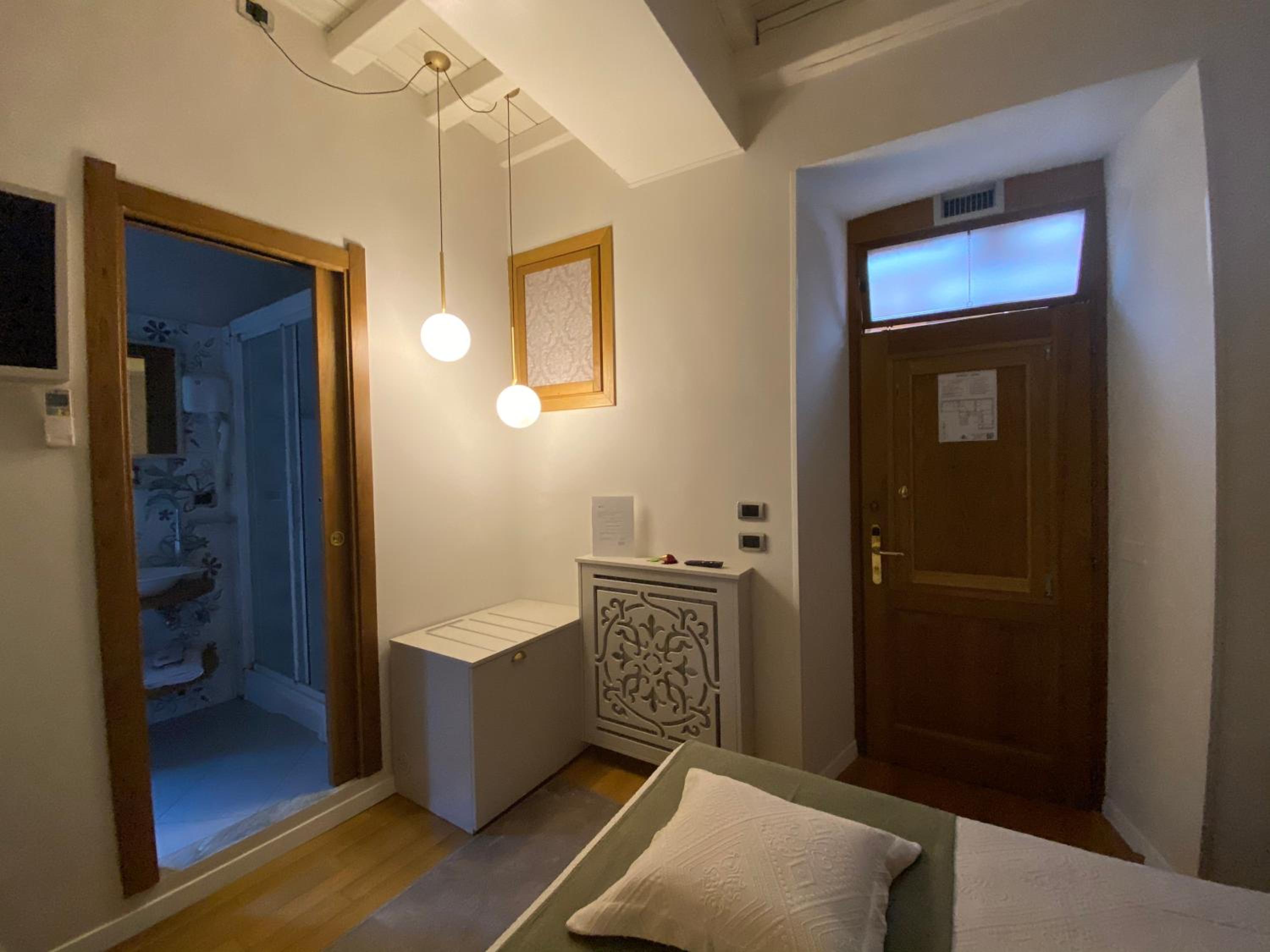 Double Room with Private Bathroom photo 3