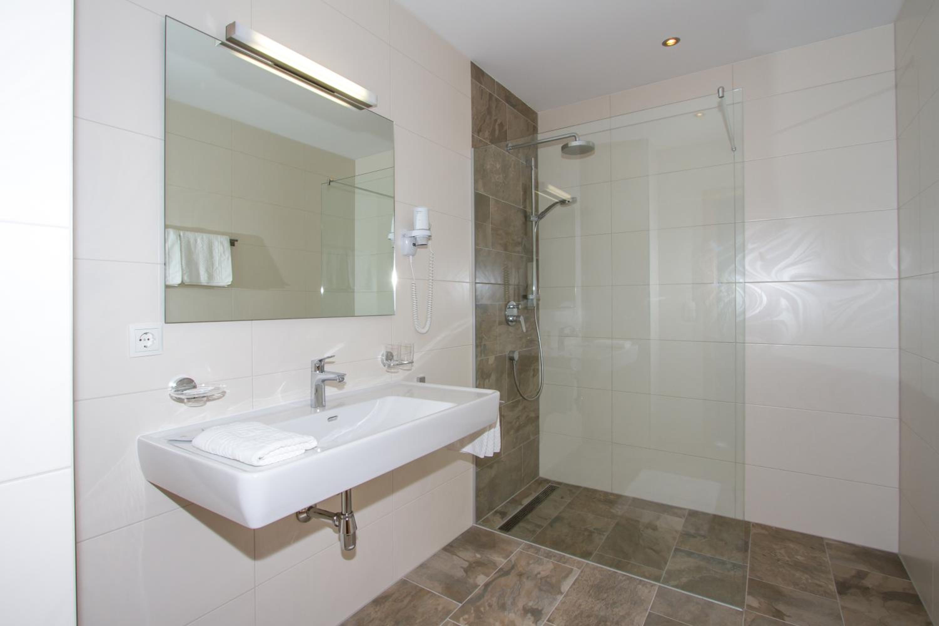 One-Bedroom Apartment with Balcony photo 3