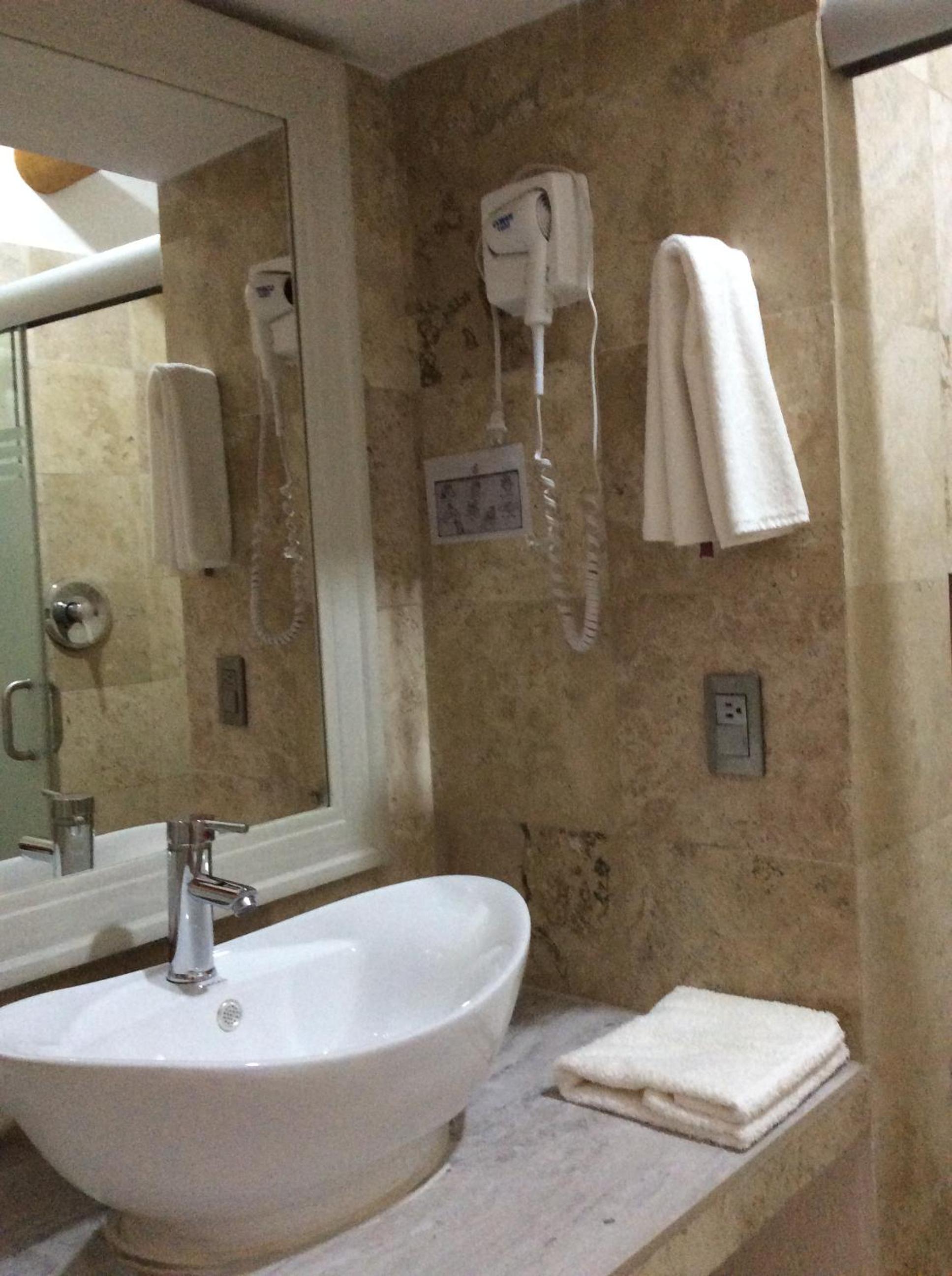 Quadruple Room with Balcony - Photo 2