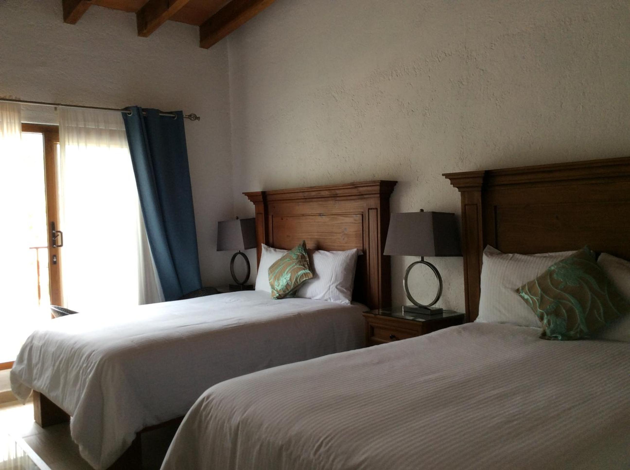 Quadruple Room with Balcony - Photo 6