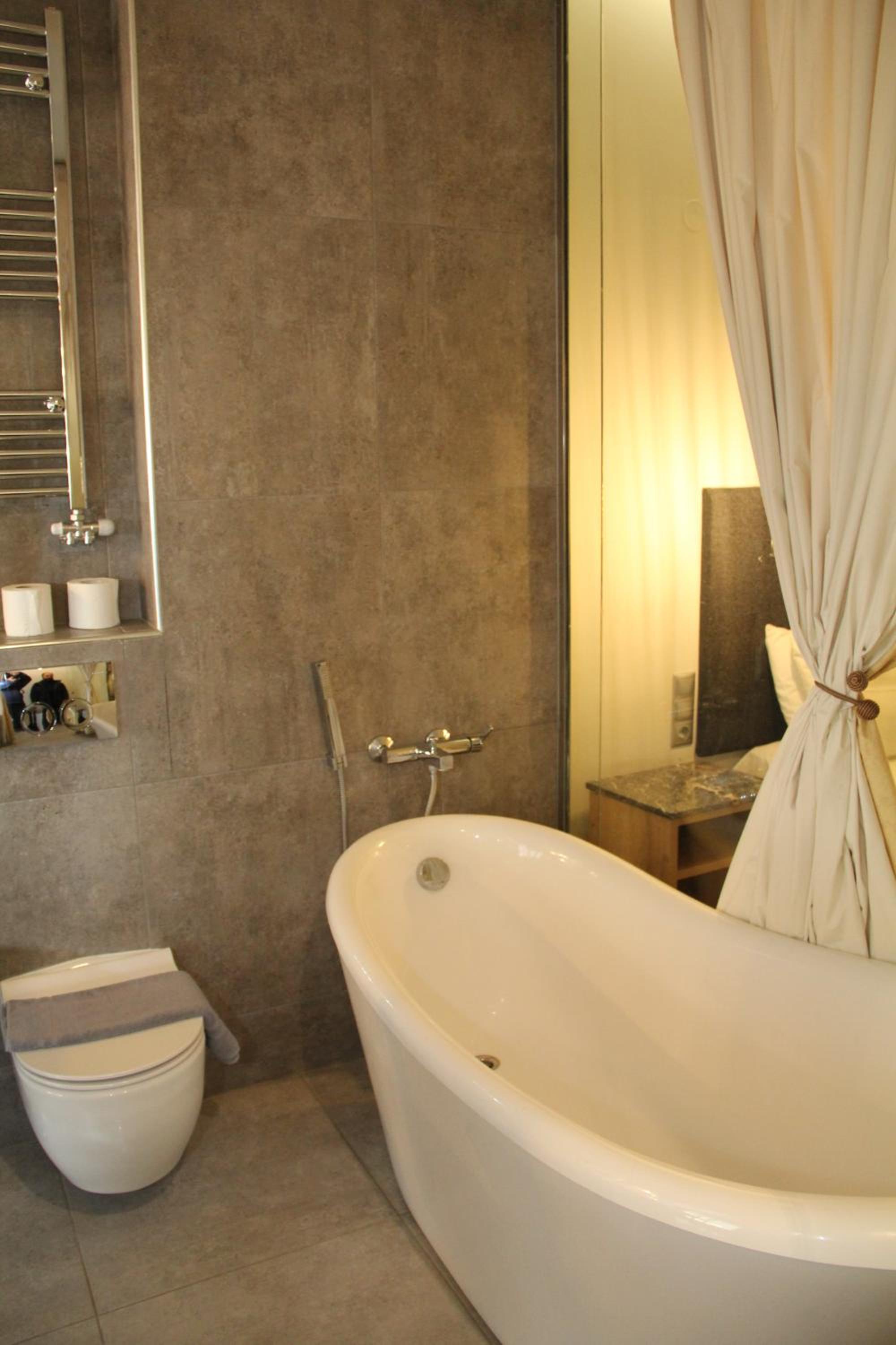 Suite - Photo 3