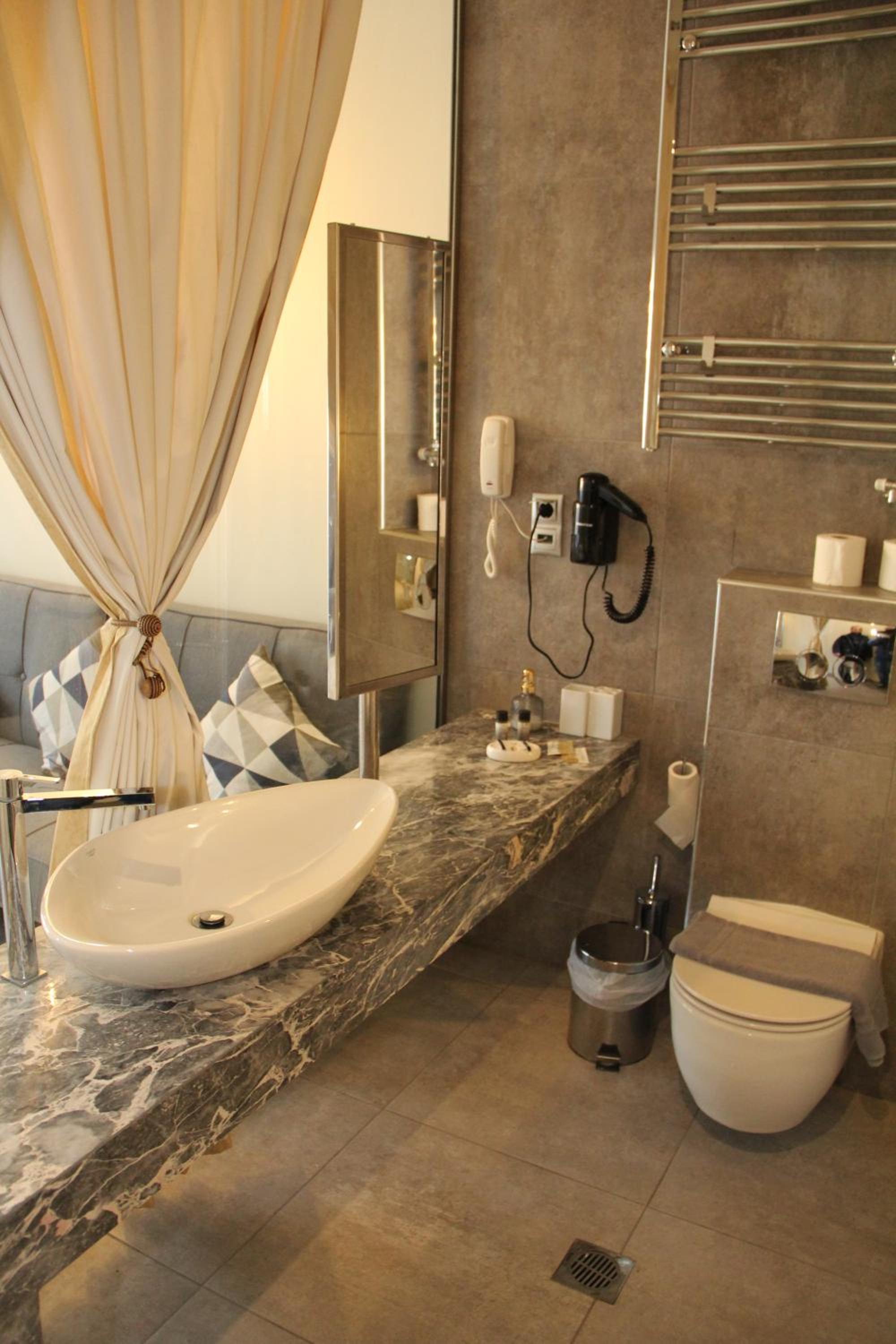 Suite - Photo 4