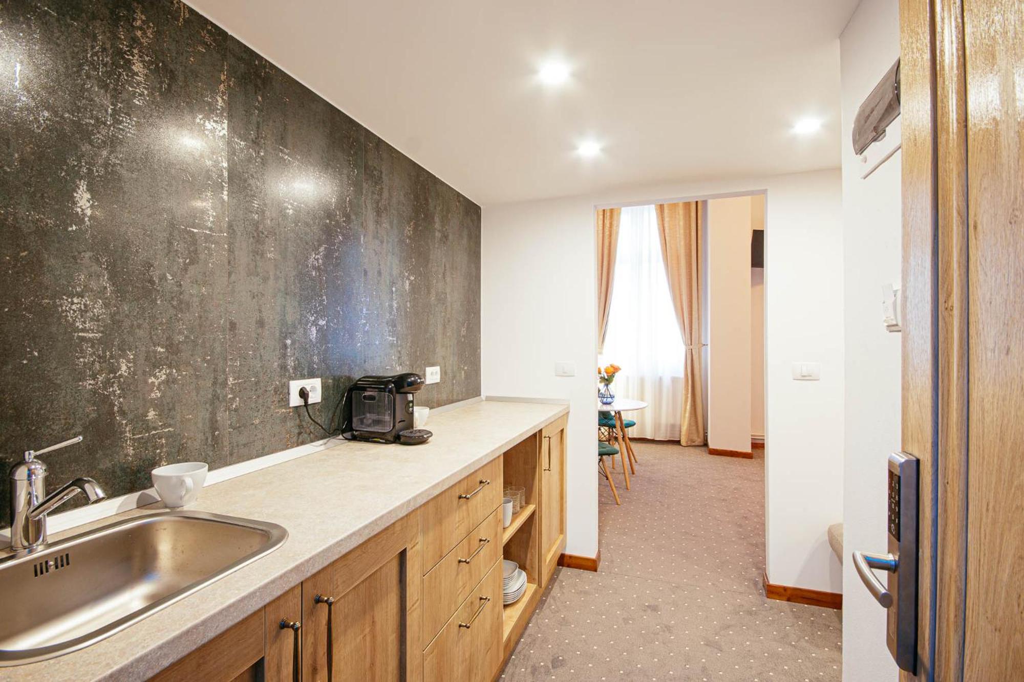Deluxe Suite - Photo 4