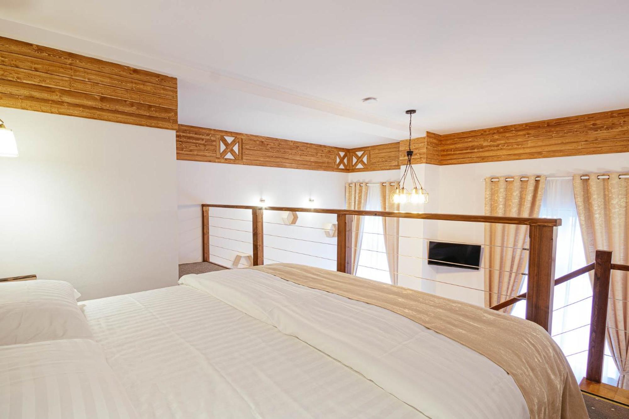 Deluxe Suite - Photo 5