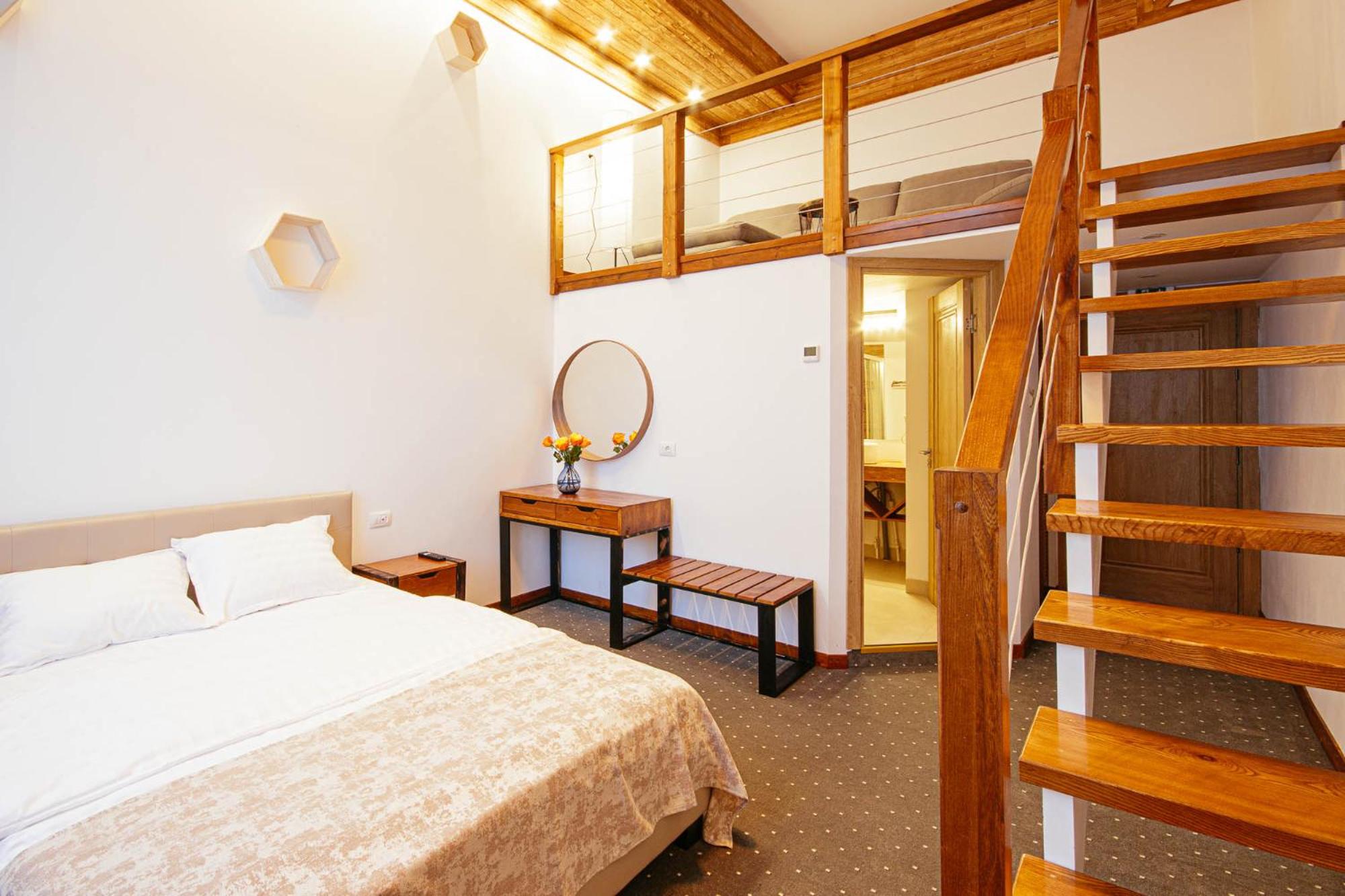 Suite - Photo 1