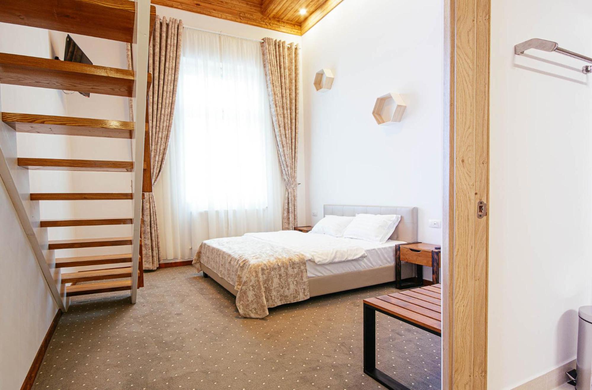 Suite - Photo 2