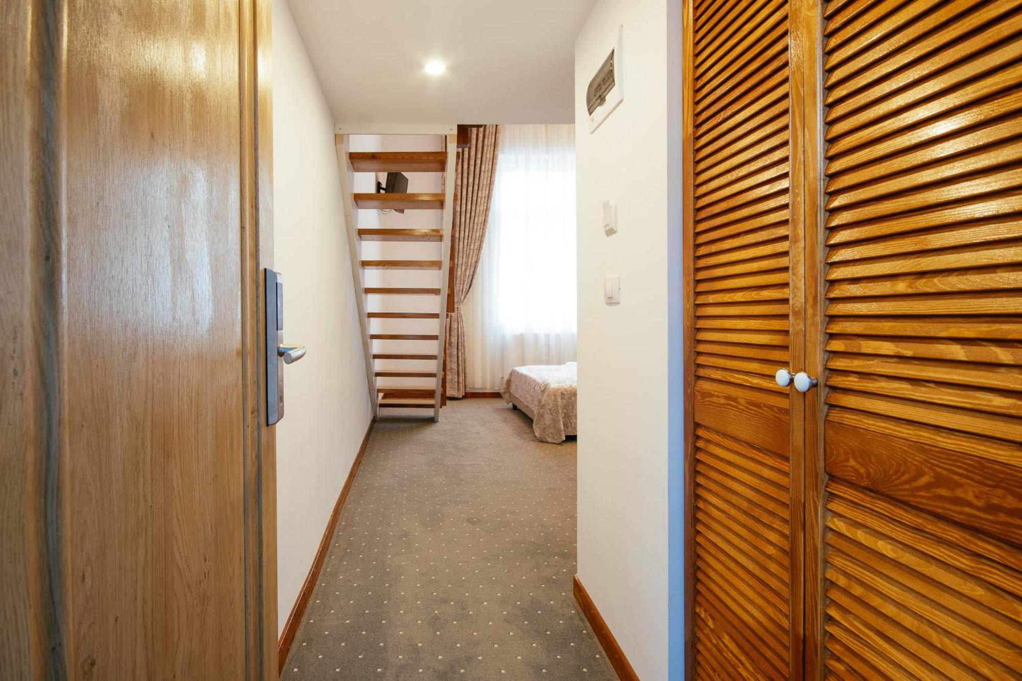 Suite - Photo 3