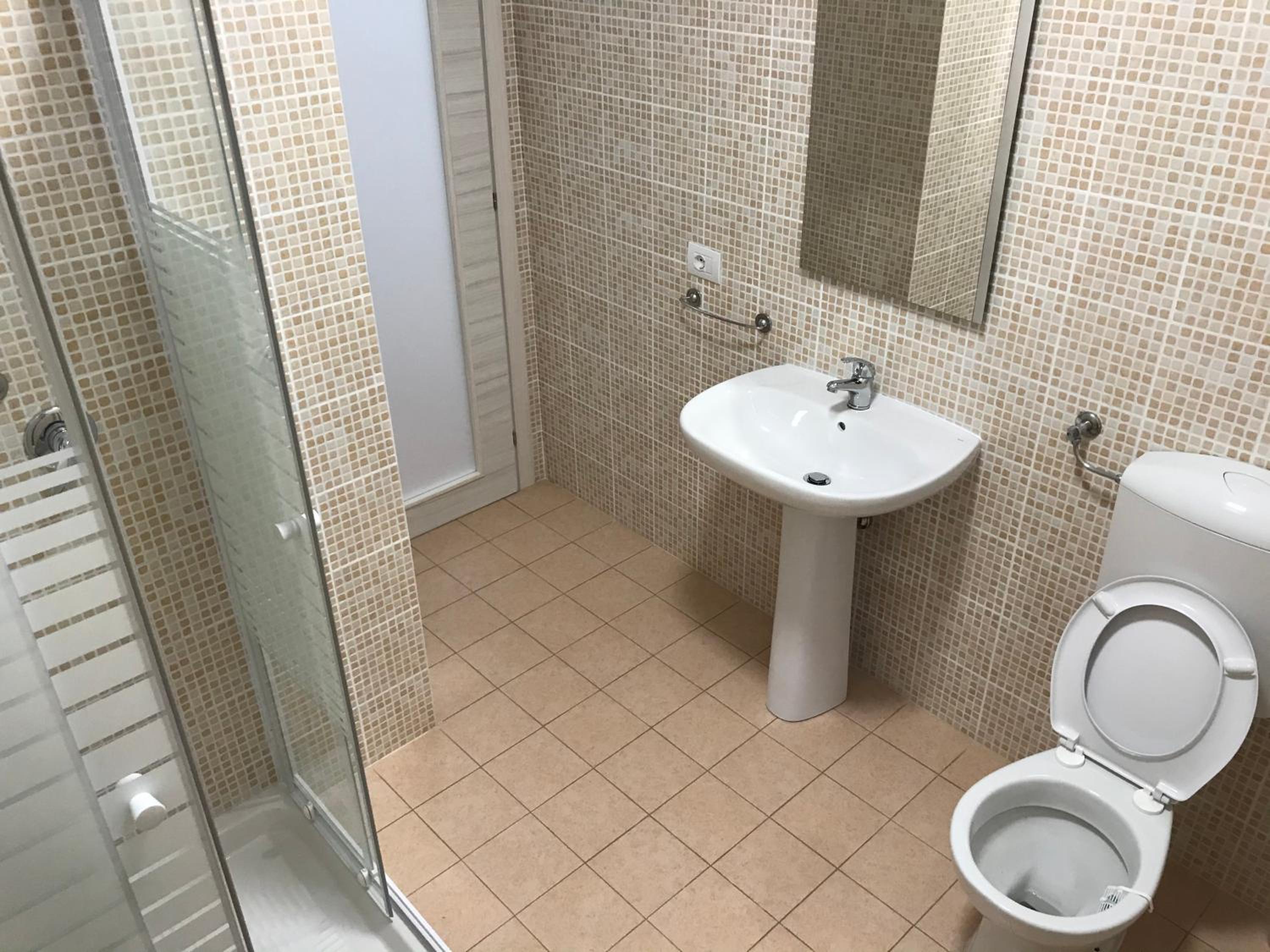 Triple Room with Private Bathroom - Photo 10