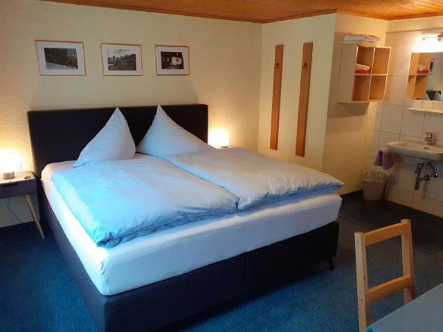 Triple Room with Balcony and Shared Bathroom photo 2