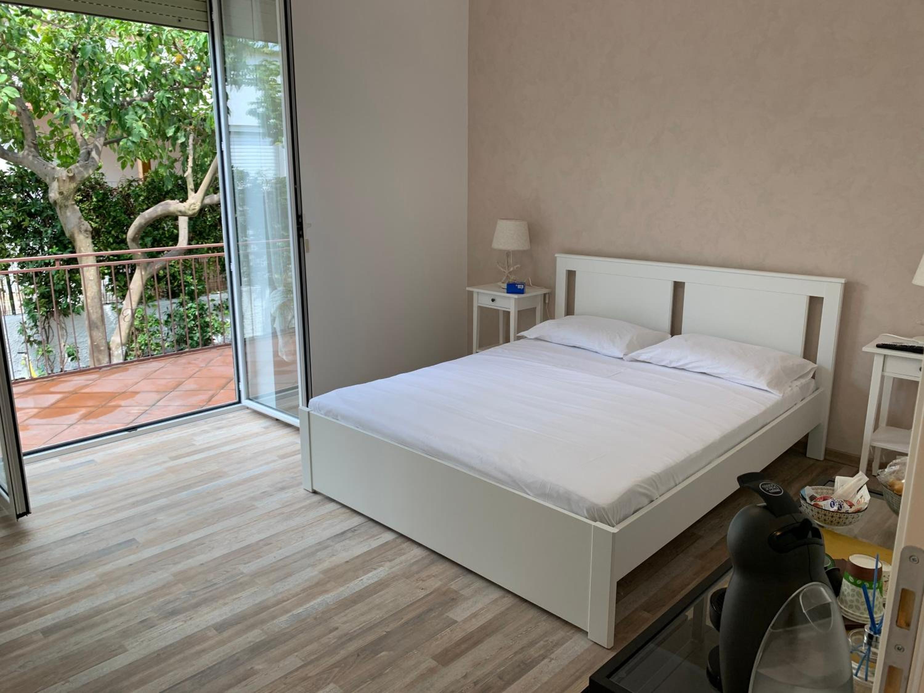 Double Room with Private Bathroom - Photo 1