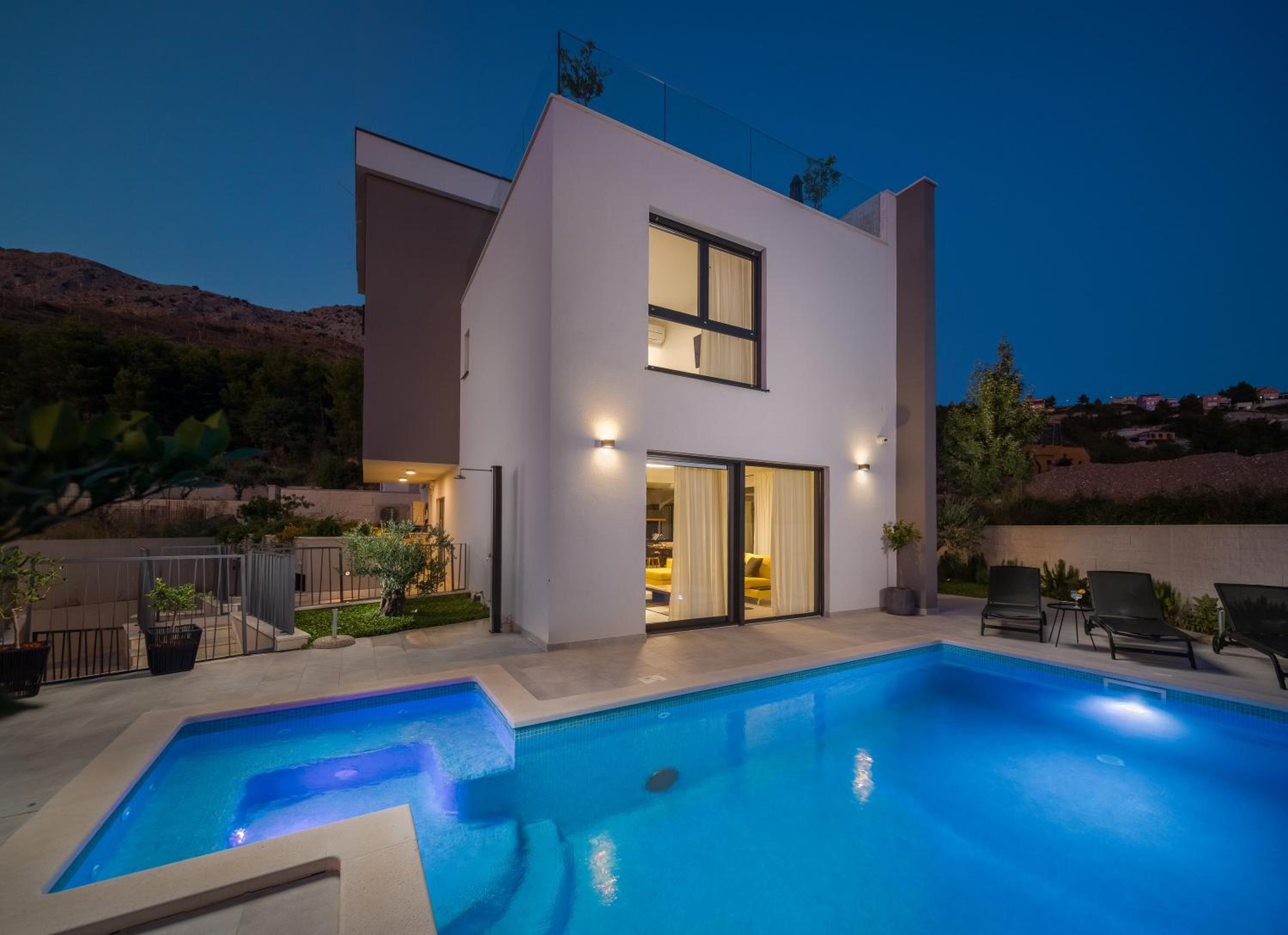 Villa with Private Pool - Photo 57