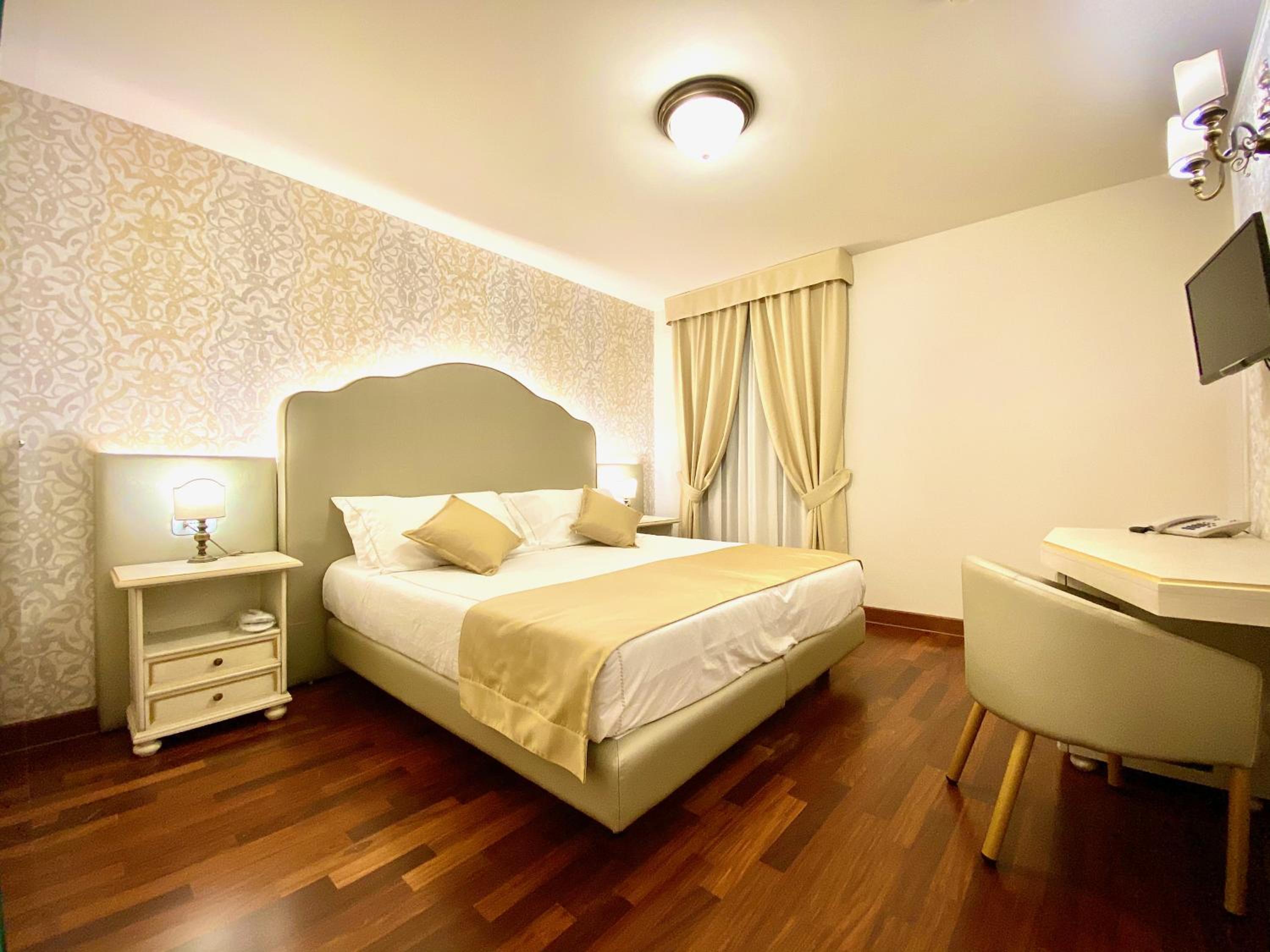 Double Room with Lake View