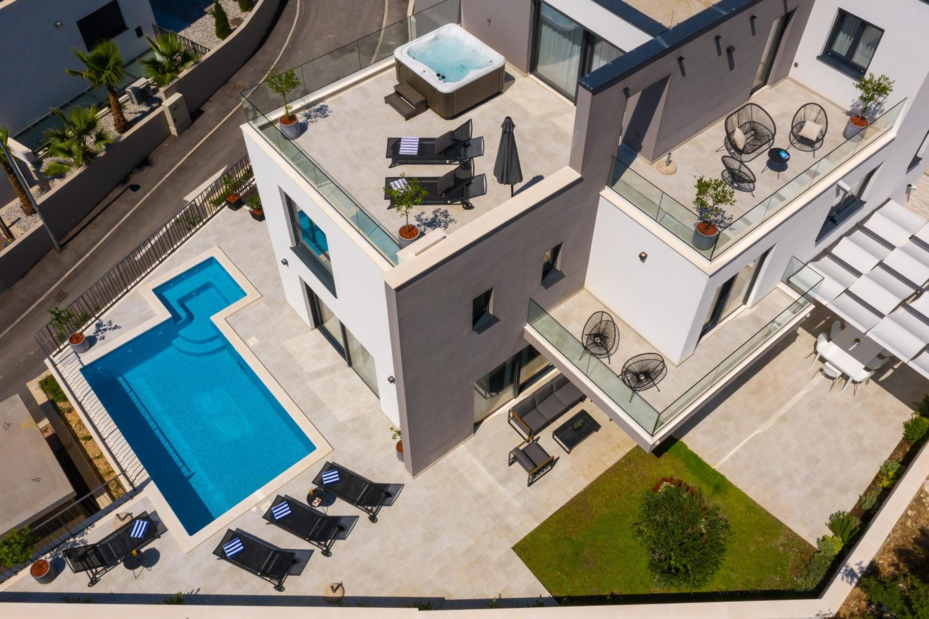 Villa with Private Pool - Photo 66