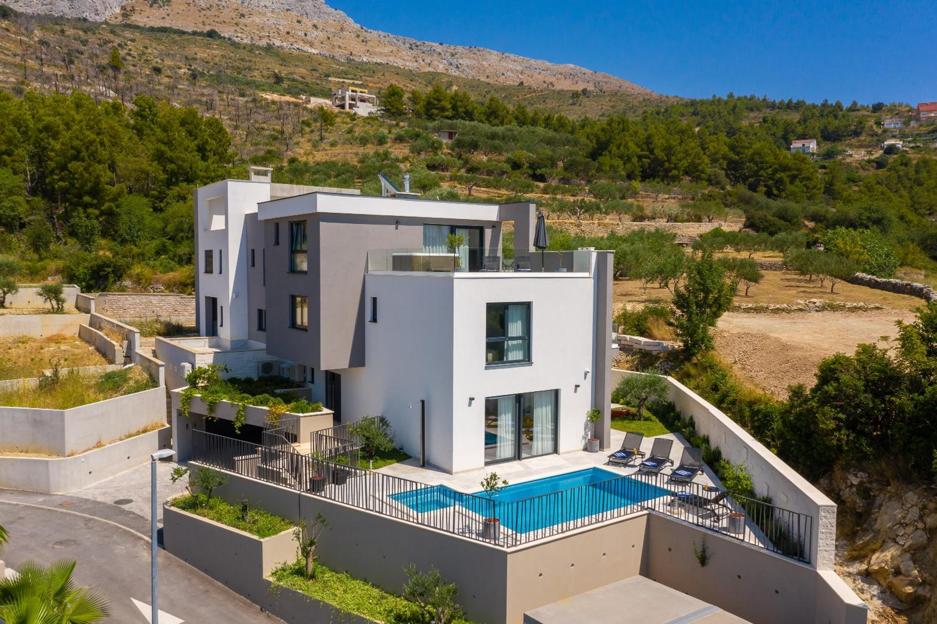 Villa with Private Pool - Photo 50