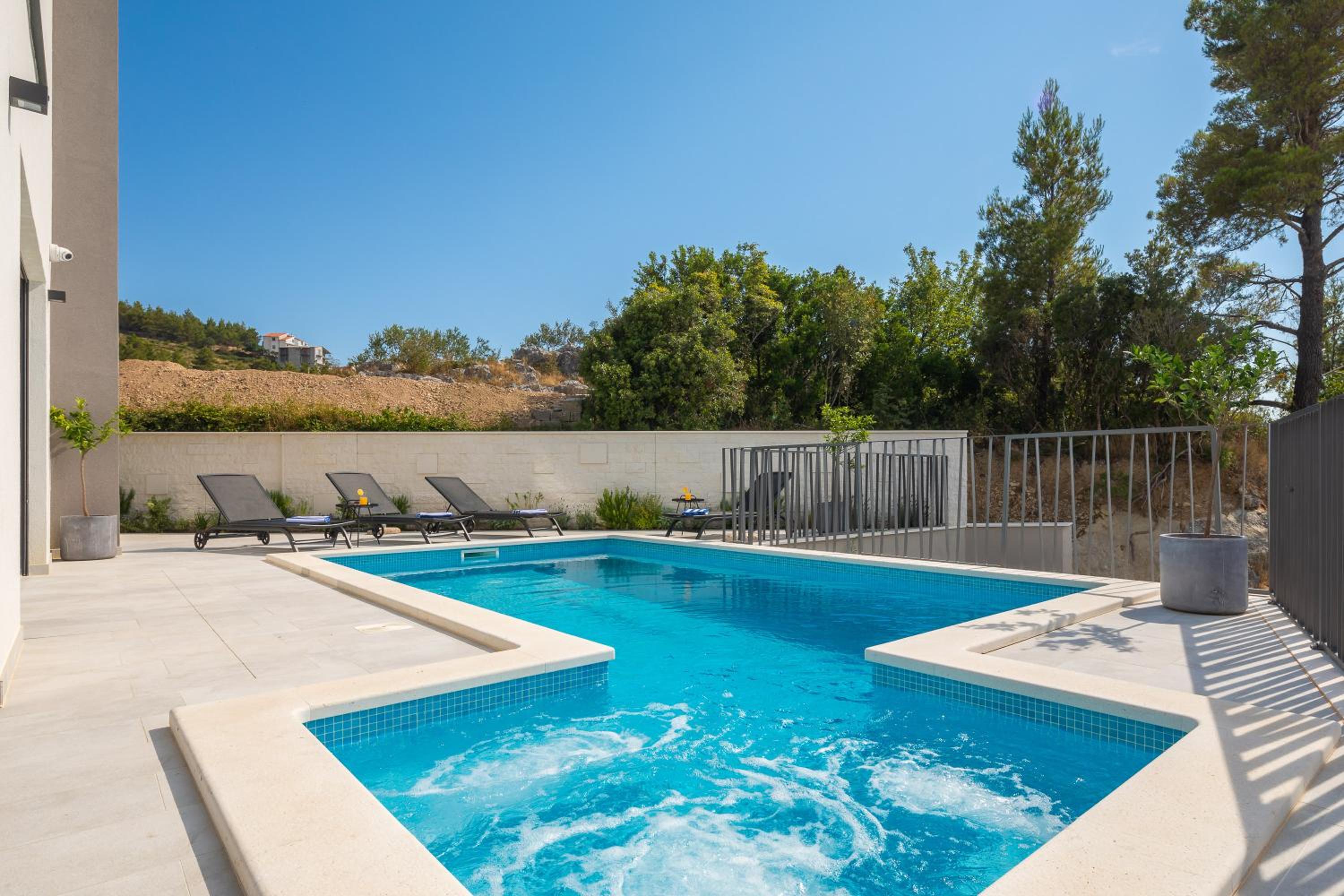 Villa with Private Pool - Photo 74