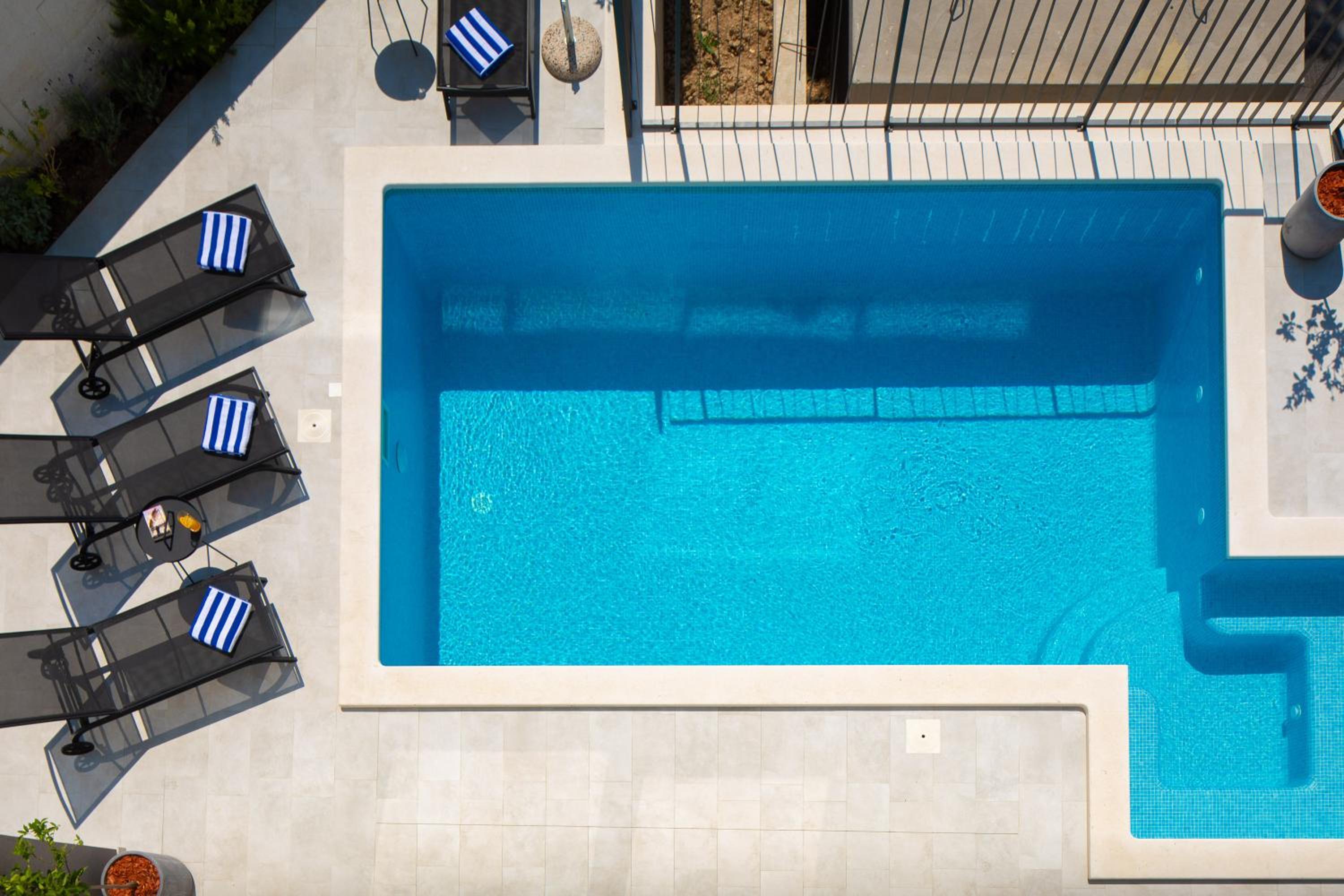 Villa with Private Pool - Photo 33