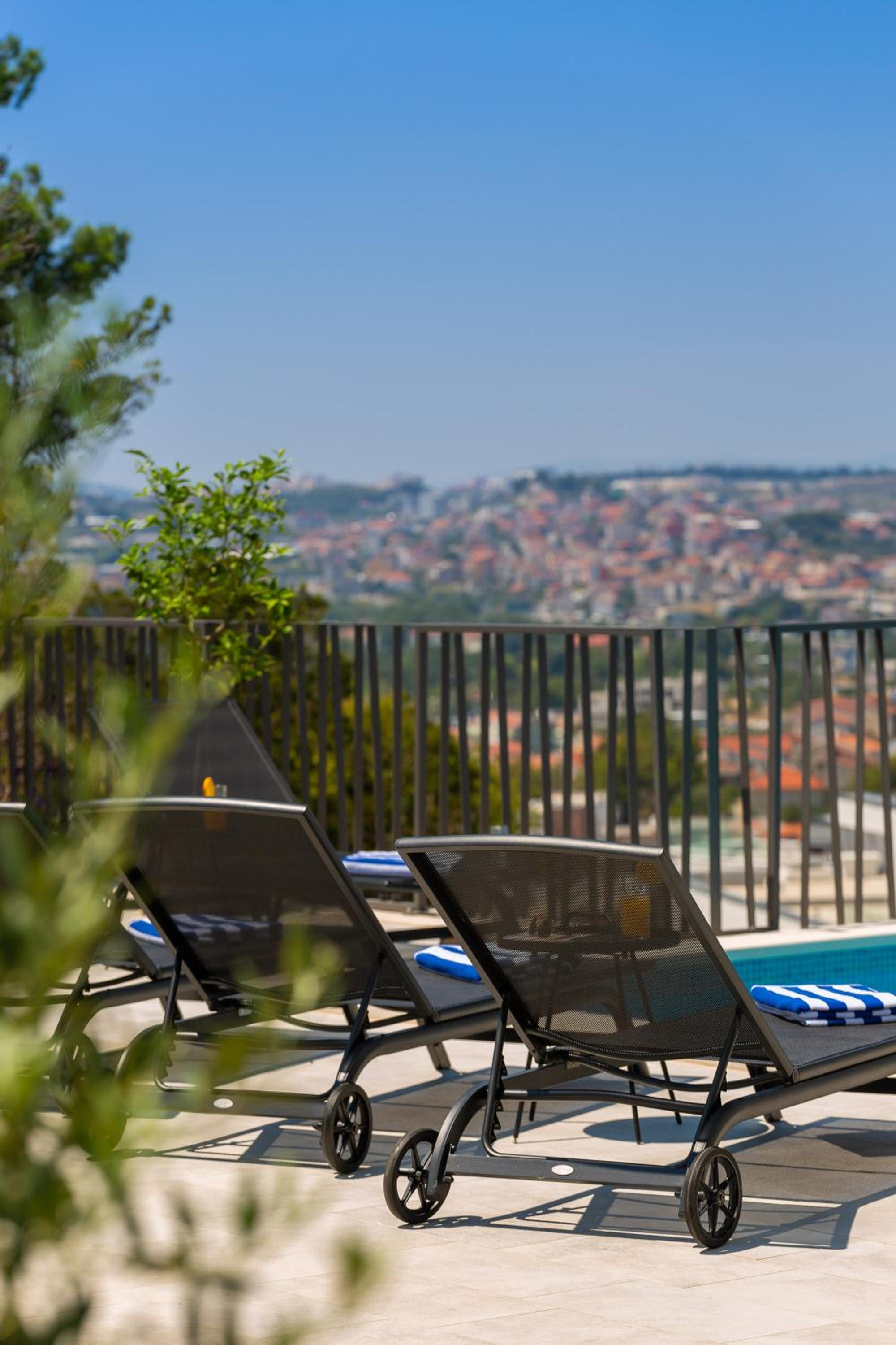 Villa with Private Pool - Photo 39
