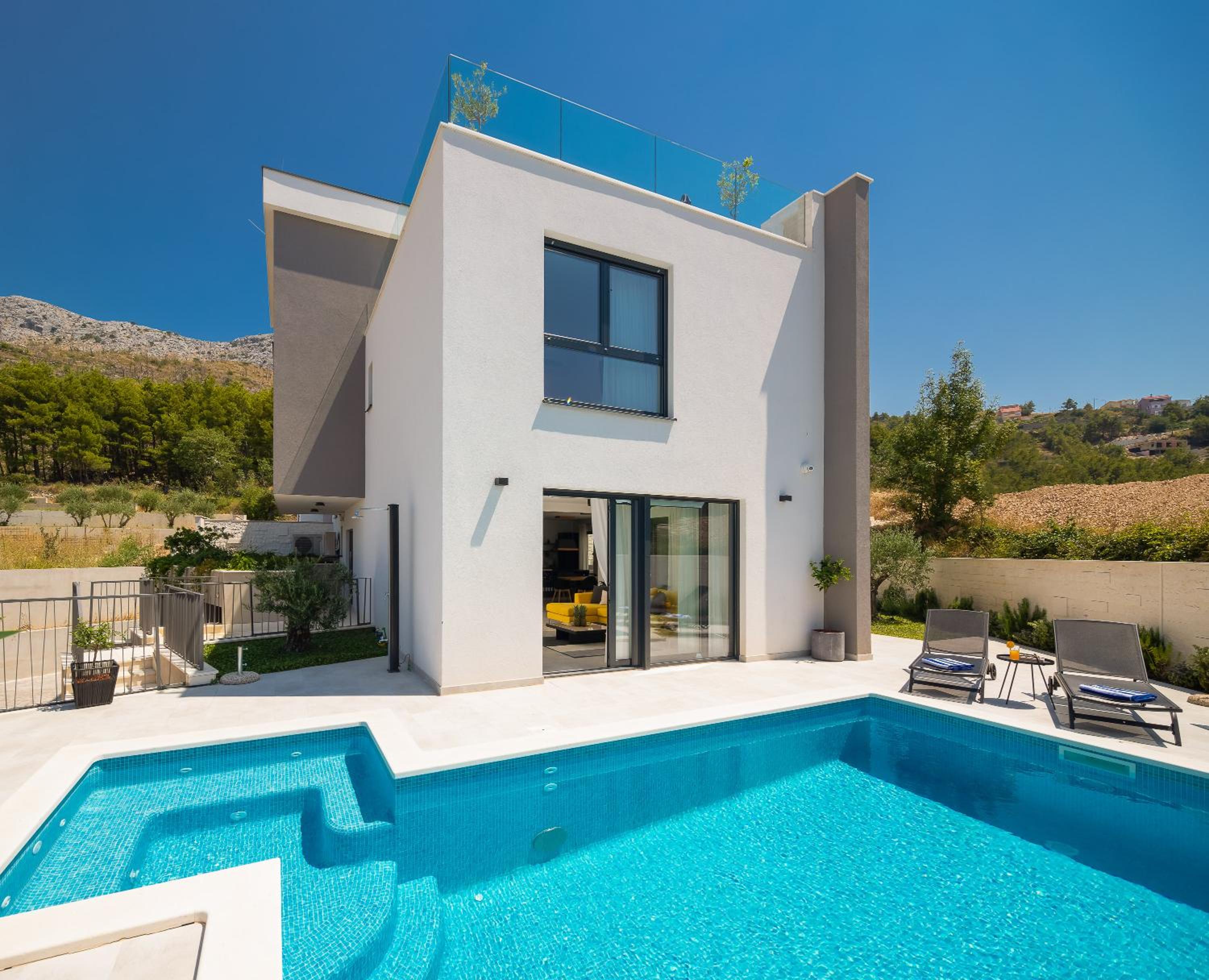 Villa with Private Pool - Photo 51