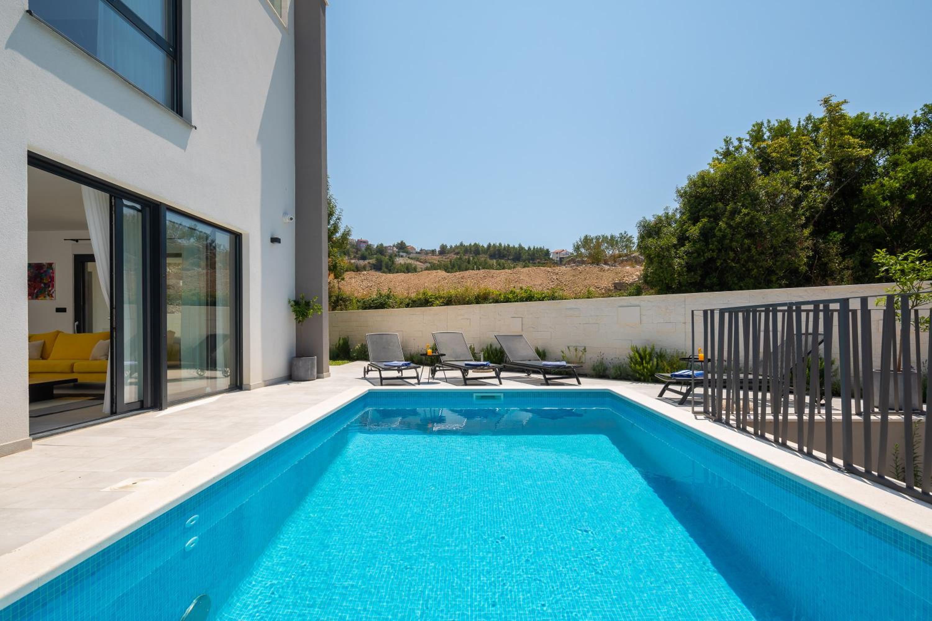 Villa with Private Pool - Photo 45