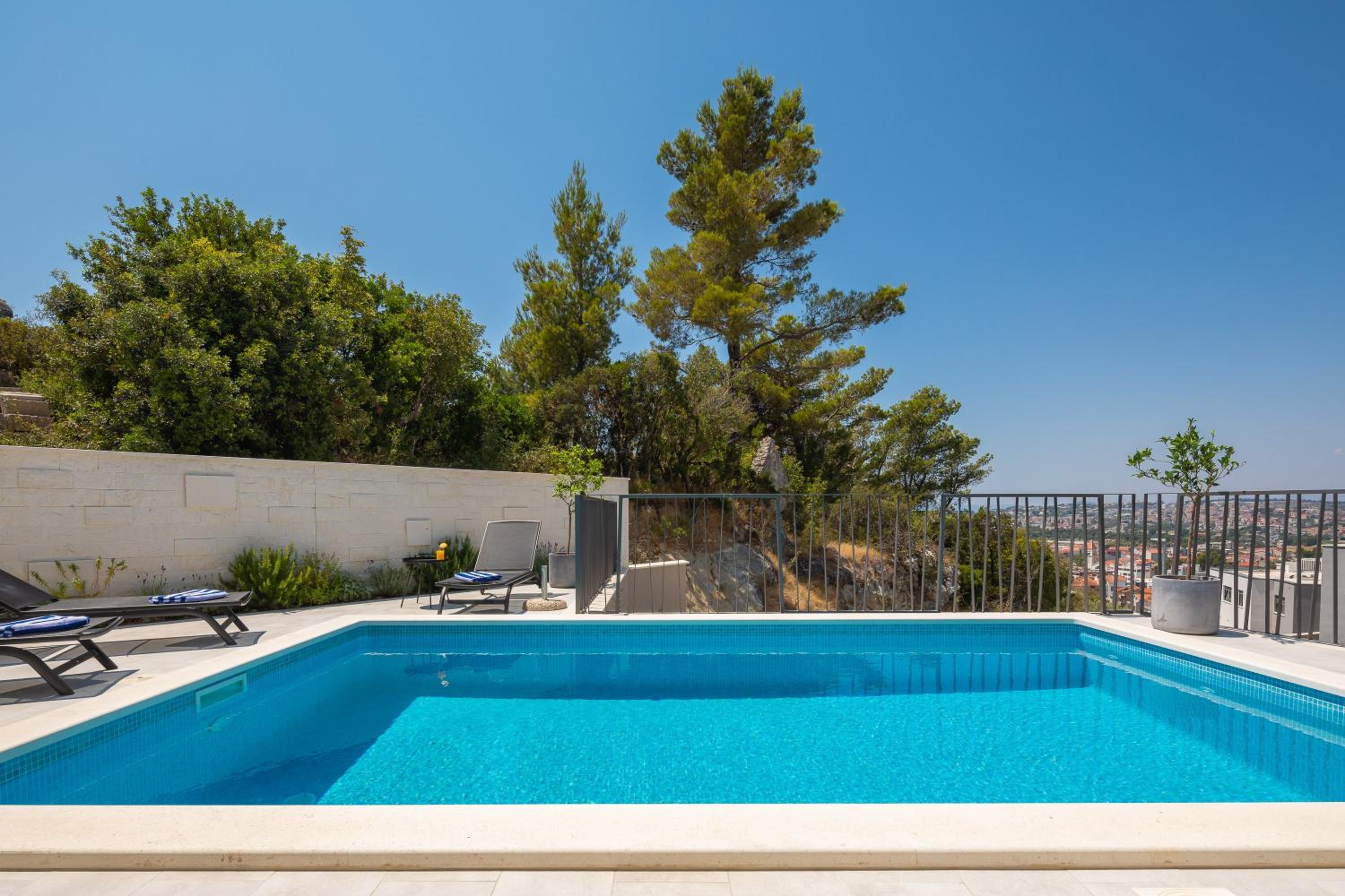 Villa with Private Pool - Photo 48