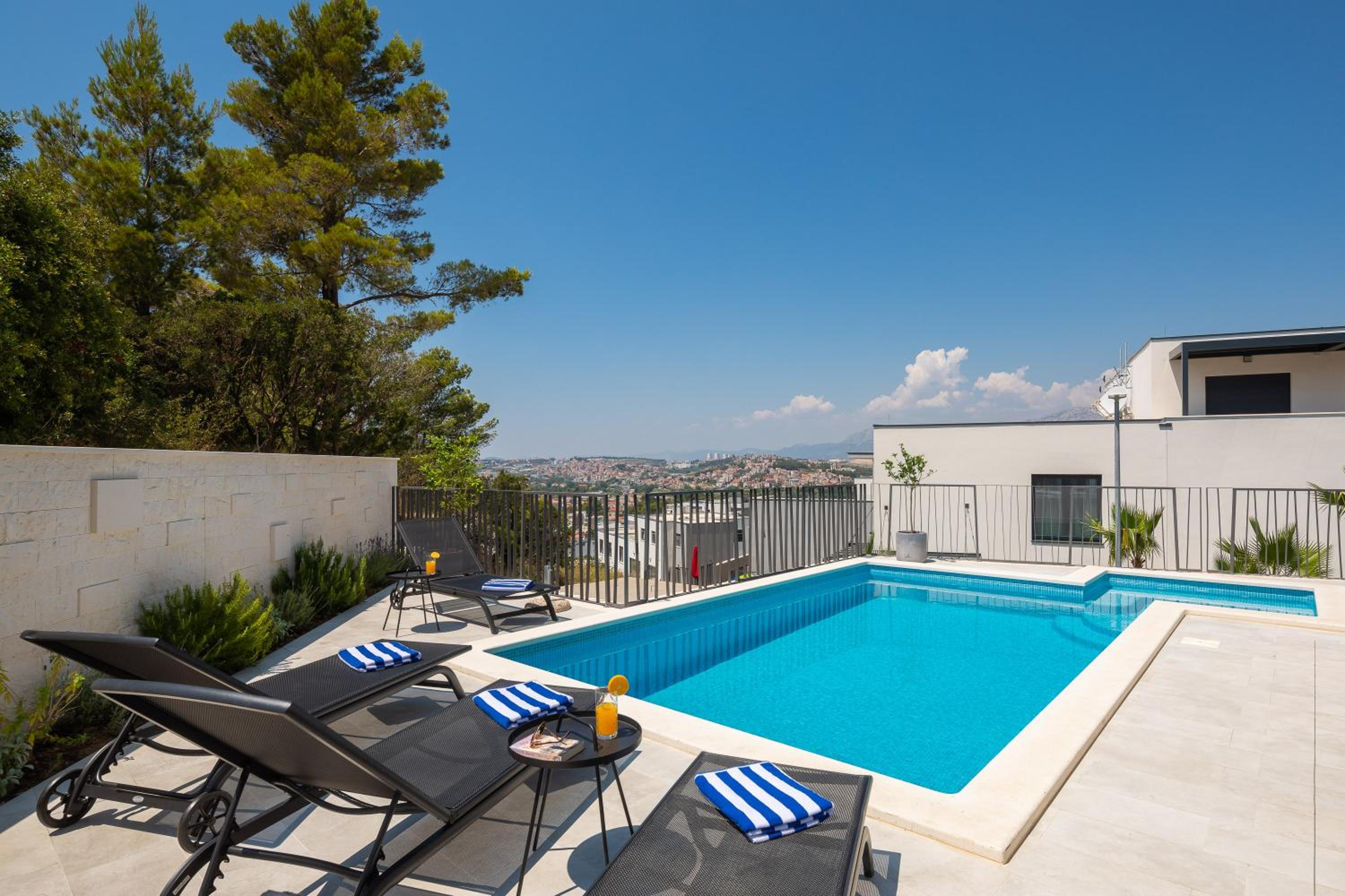 Villa with Private Pool - Photo 49