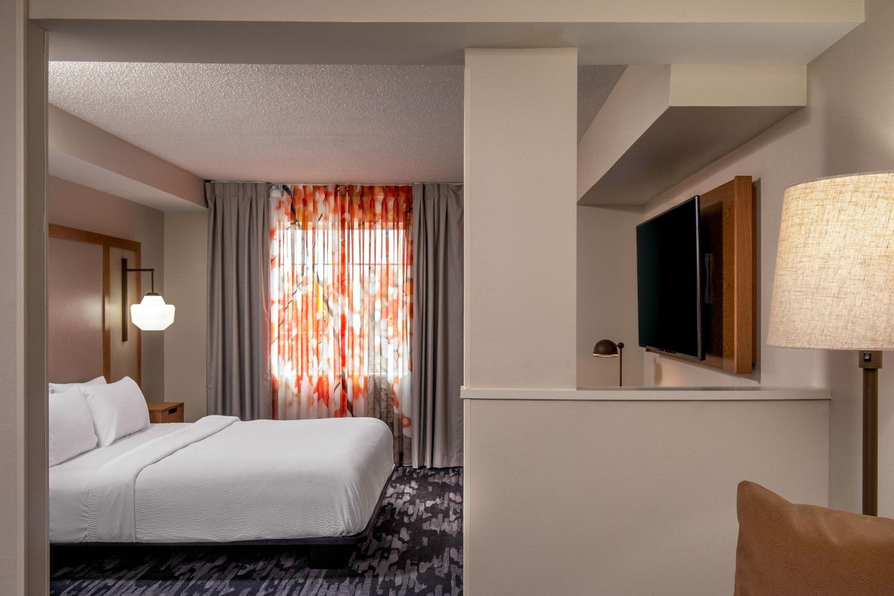 Studio with King Bed and Sofa Bed - Hearing Accessible