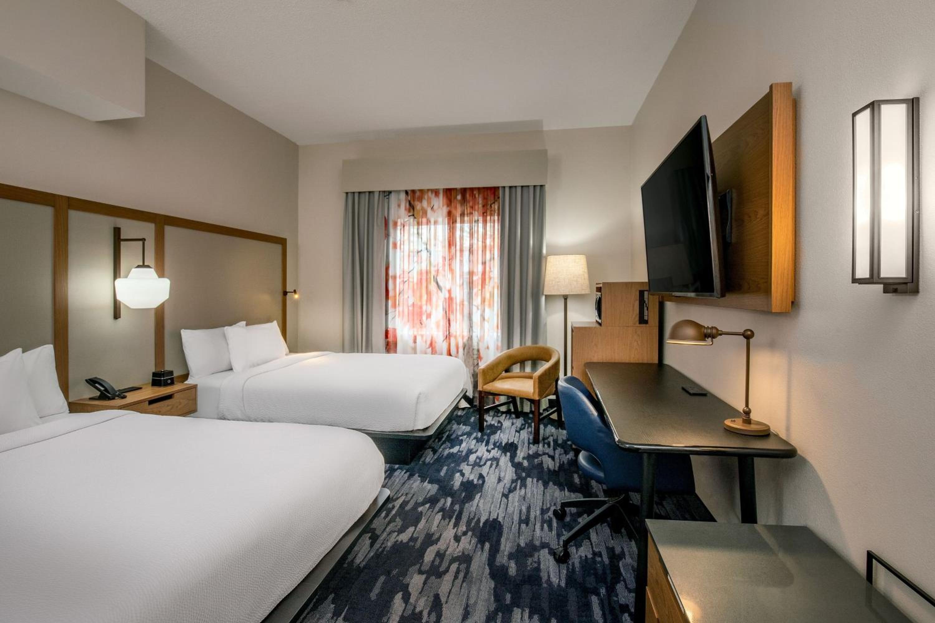 Queen Room with Two Queen Beds - Hearing Accessible