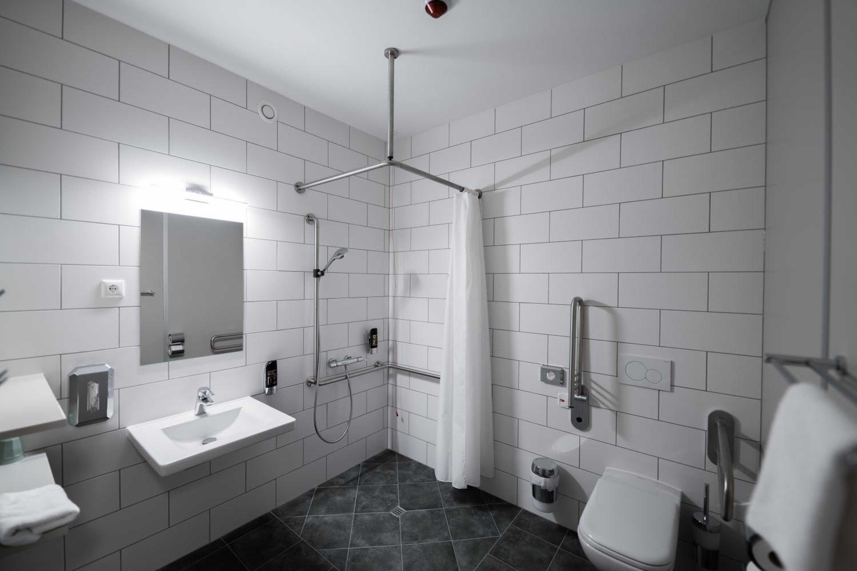Double or Twin Room - Disability Access - Photo 9