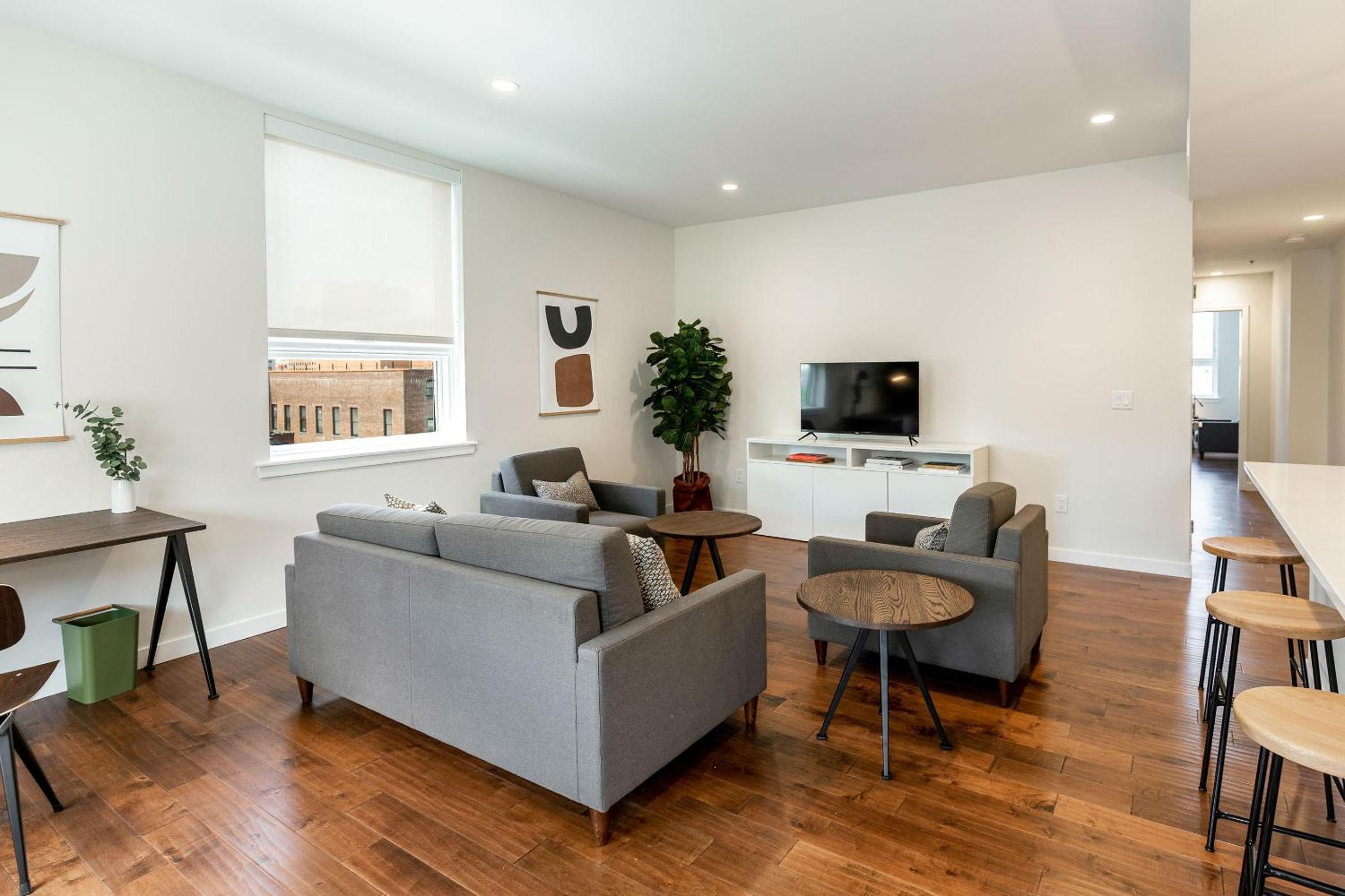Apartment photo 2