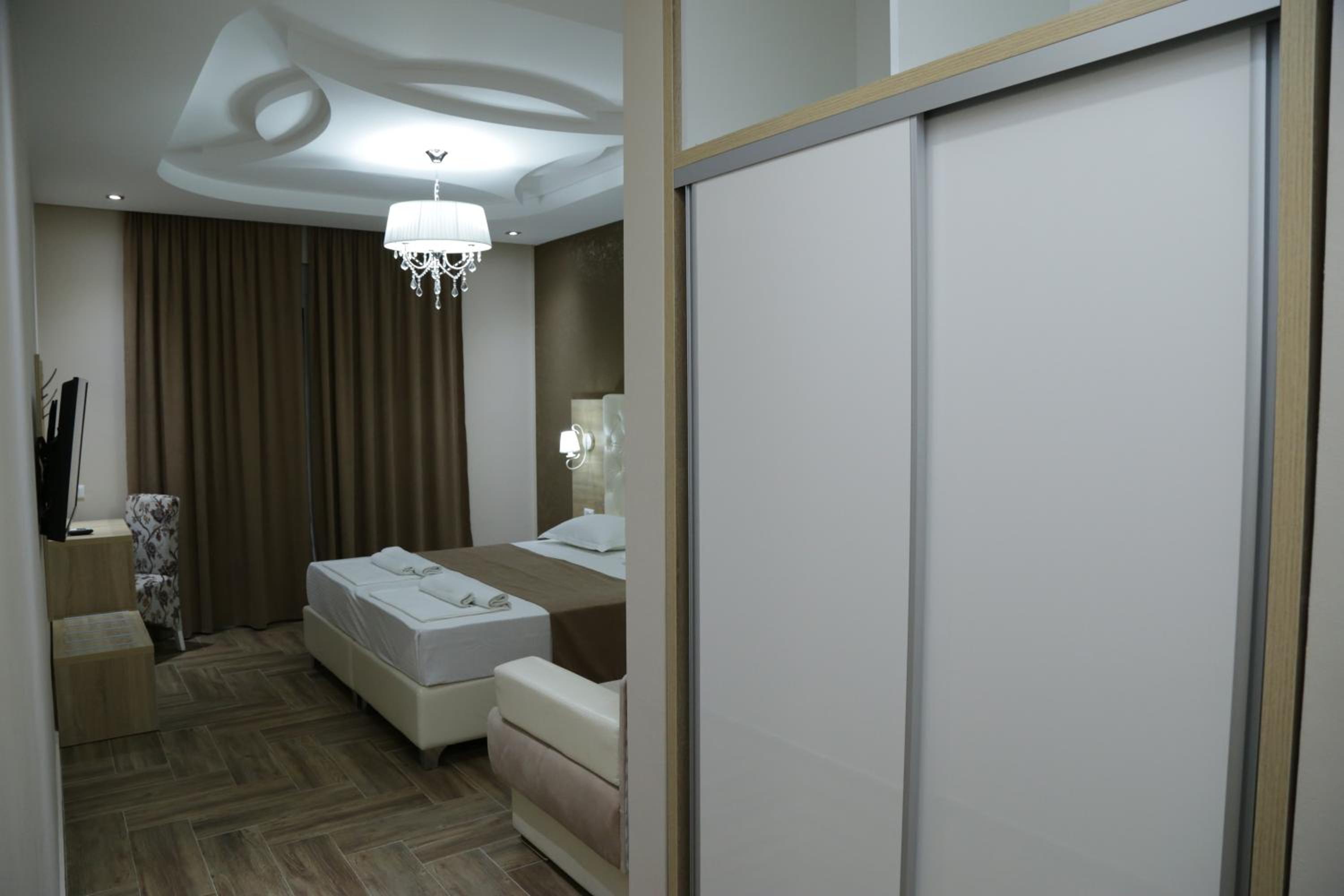 Deluxe Double or Twin Room with Pool Access