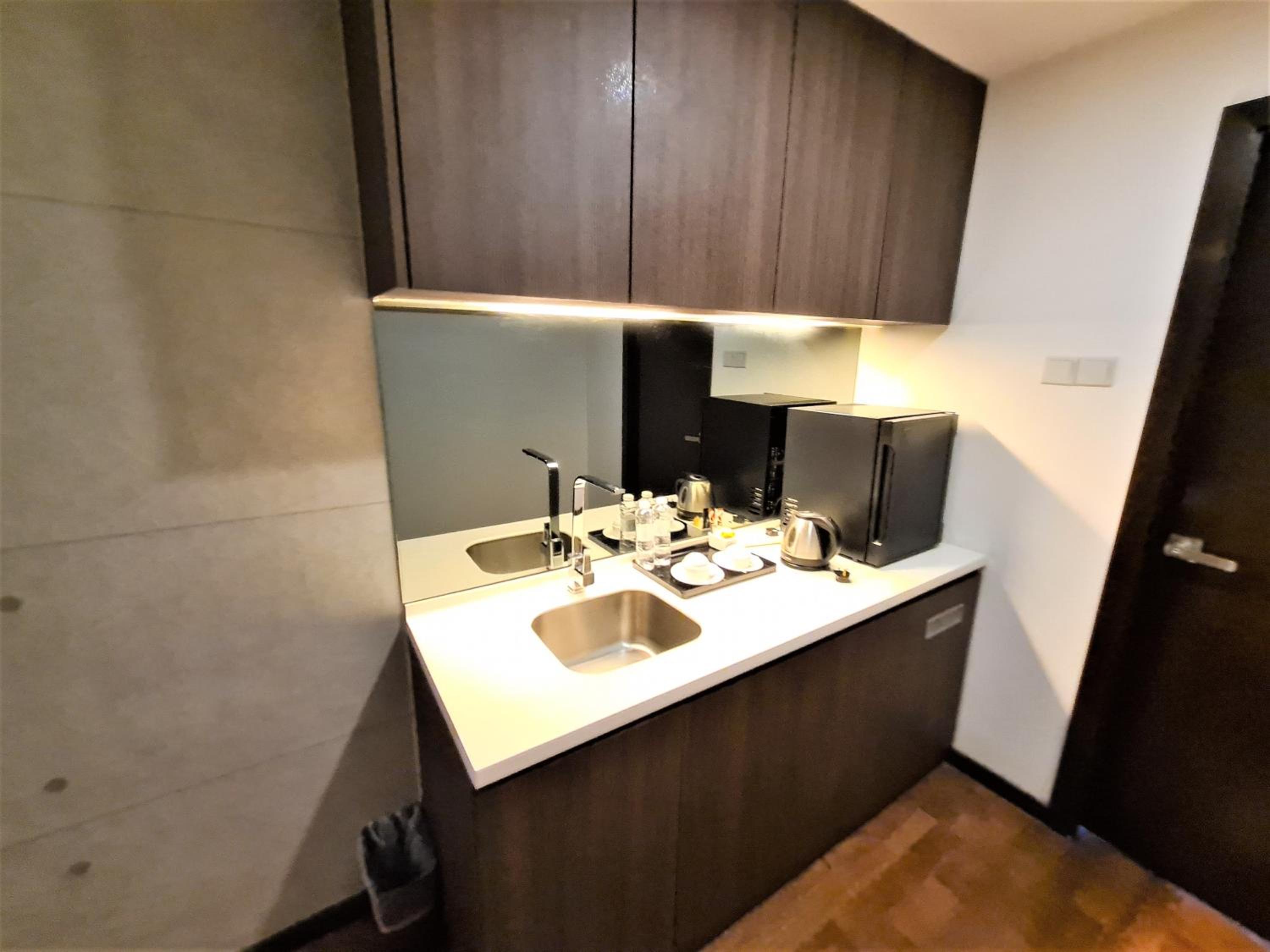 Deluxe King Room - Photo 4
