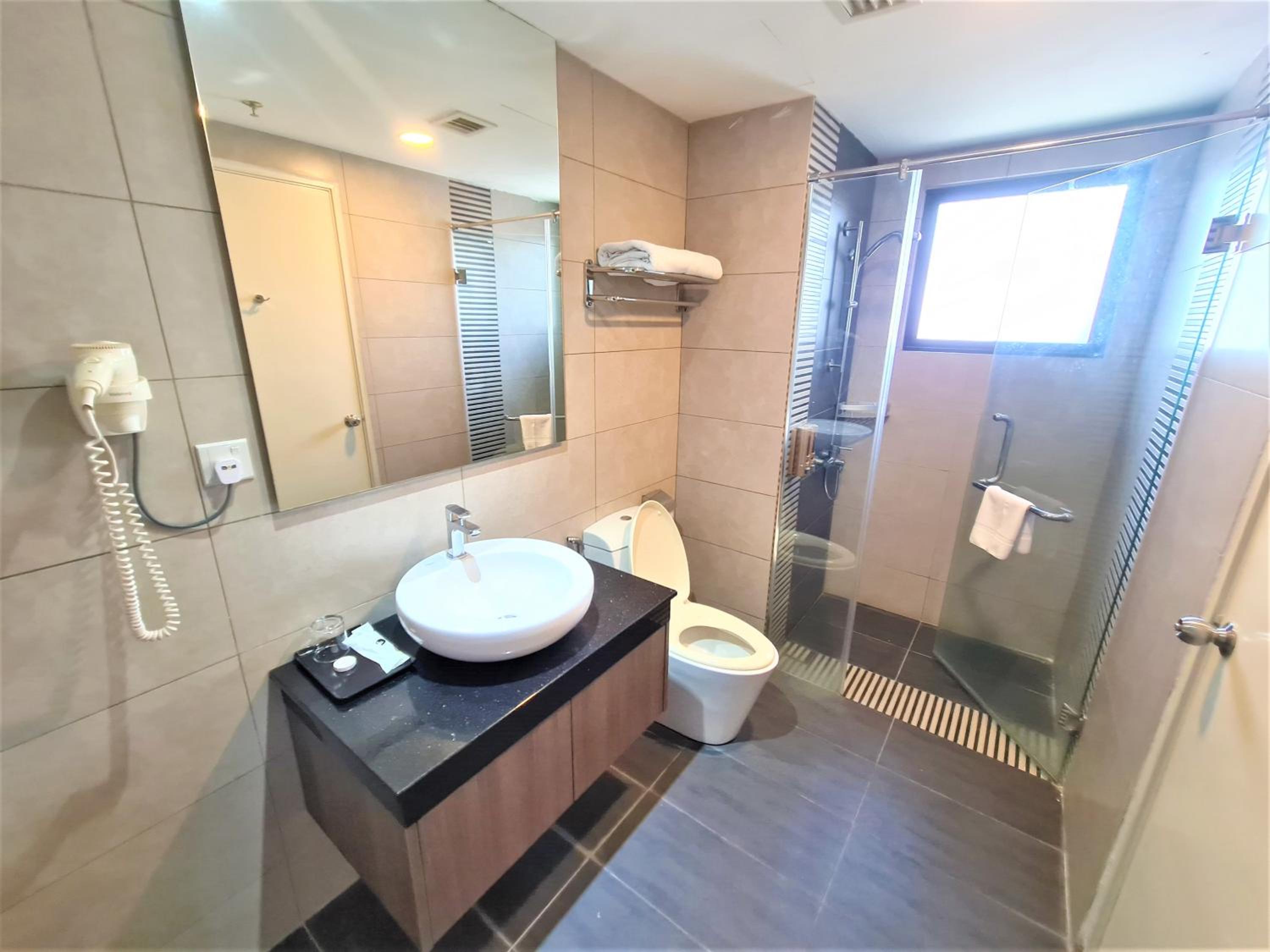 Deluxe King Room - Photo 6