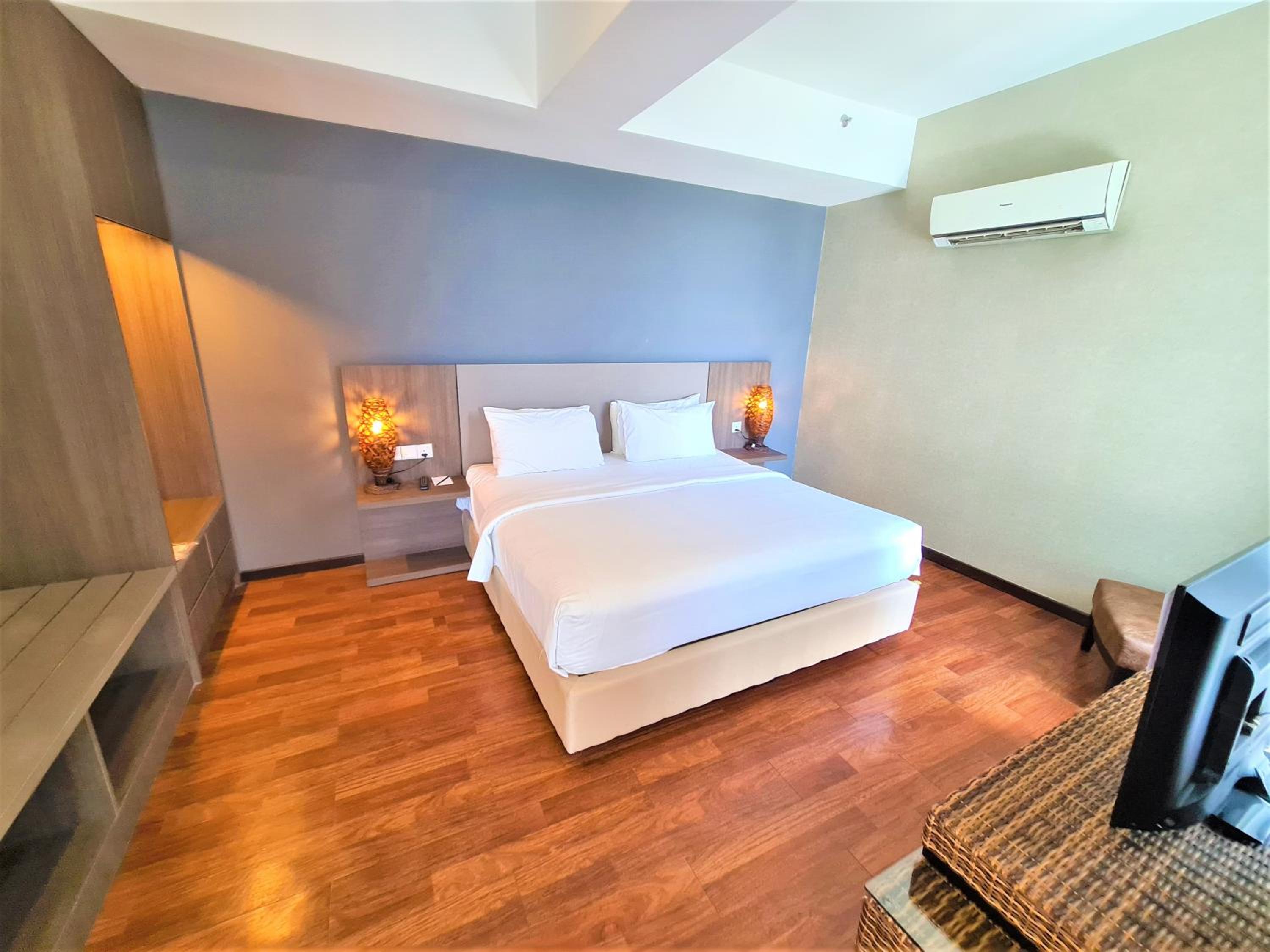 Executive Suite - Photo 7