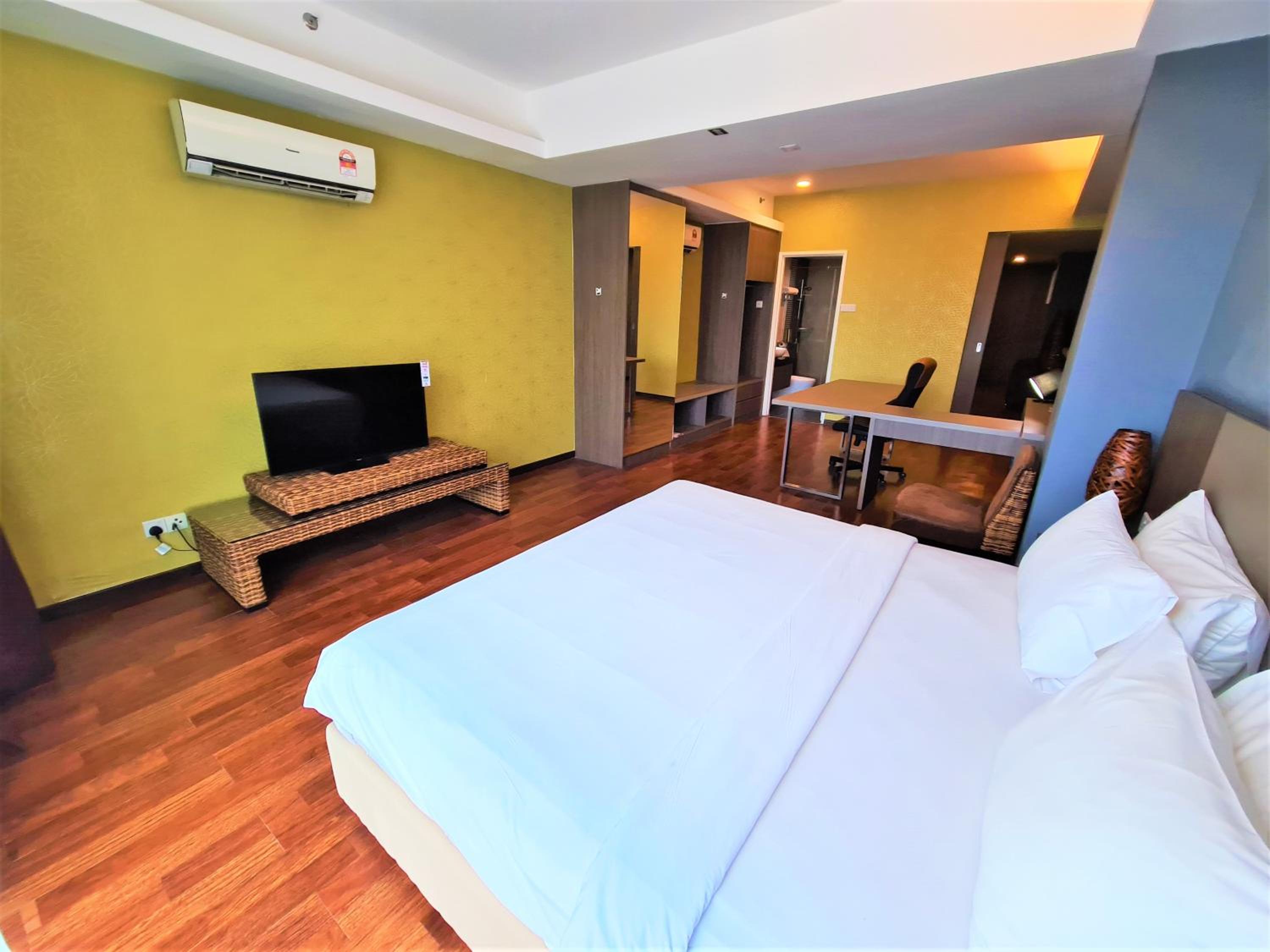 Deluxe King Room - Photo 1
