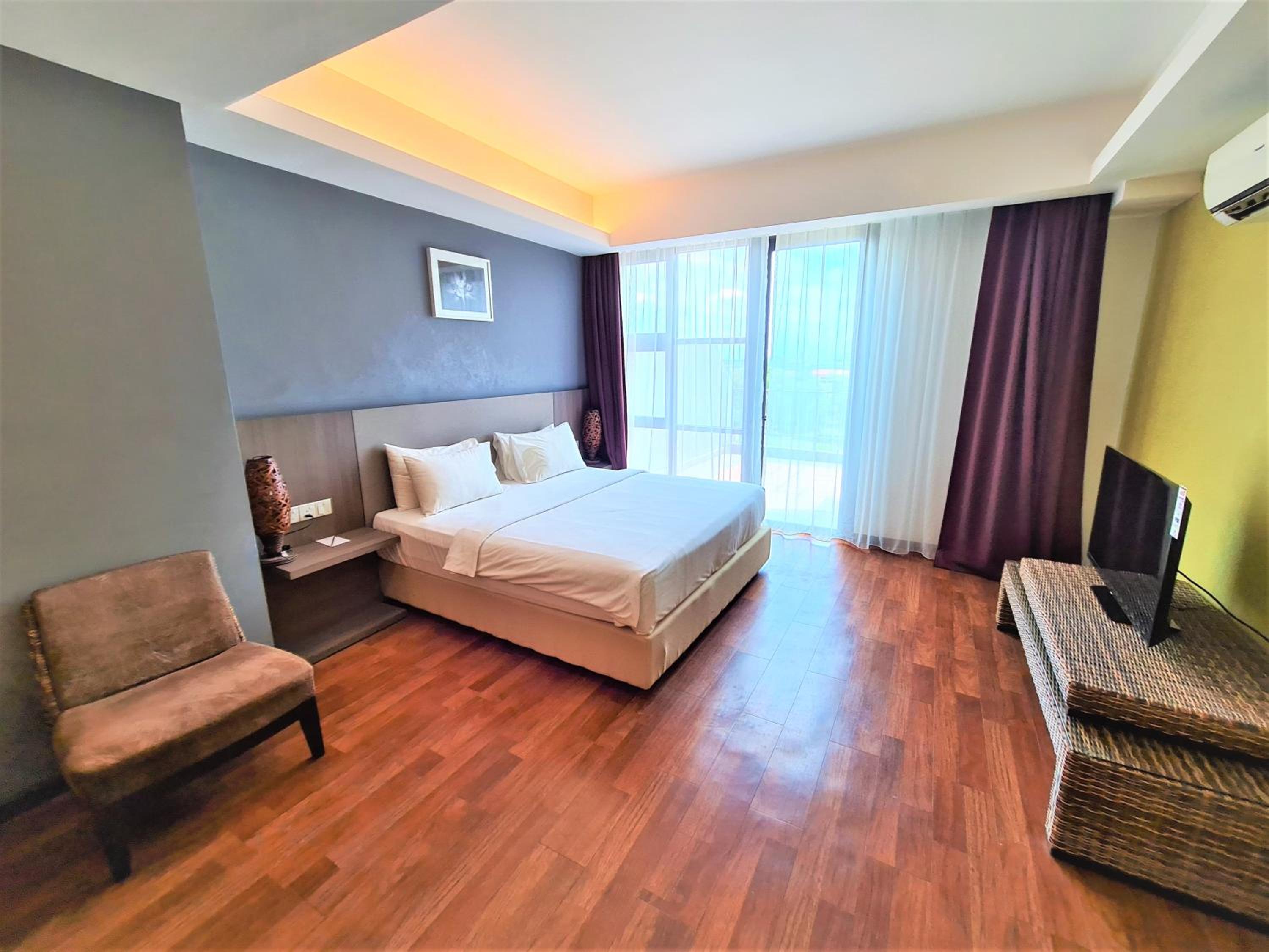 Deluxe King Room - Photo 15