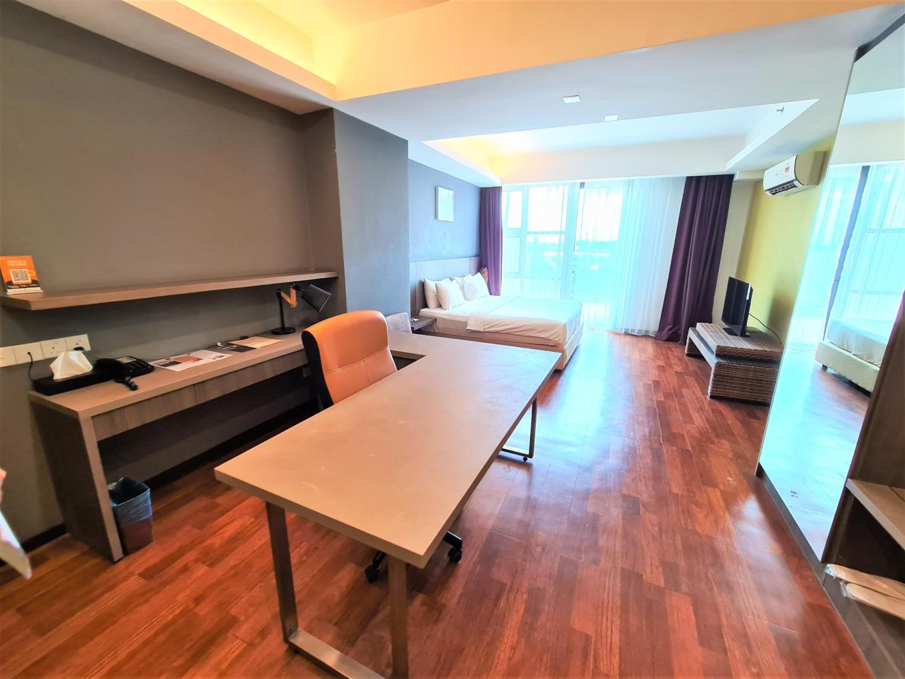 Deluxe King Room - Photo 20