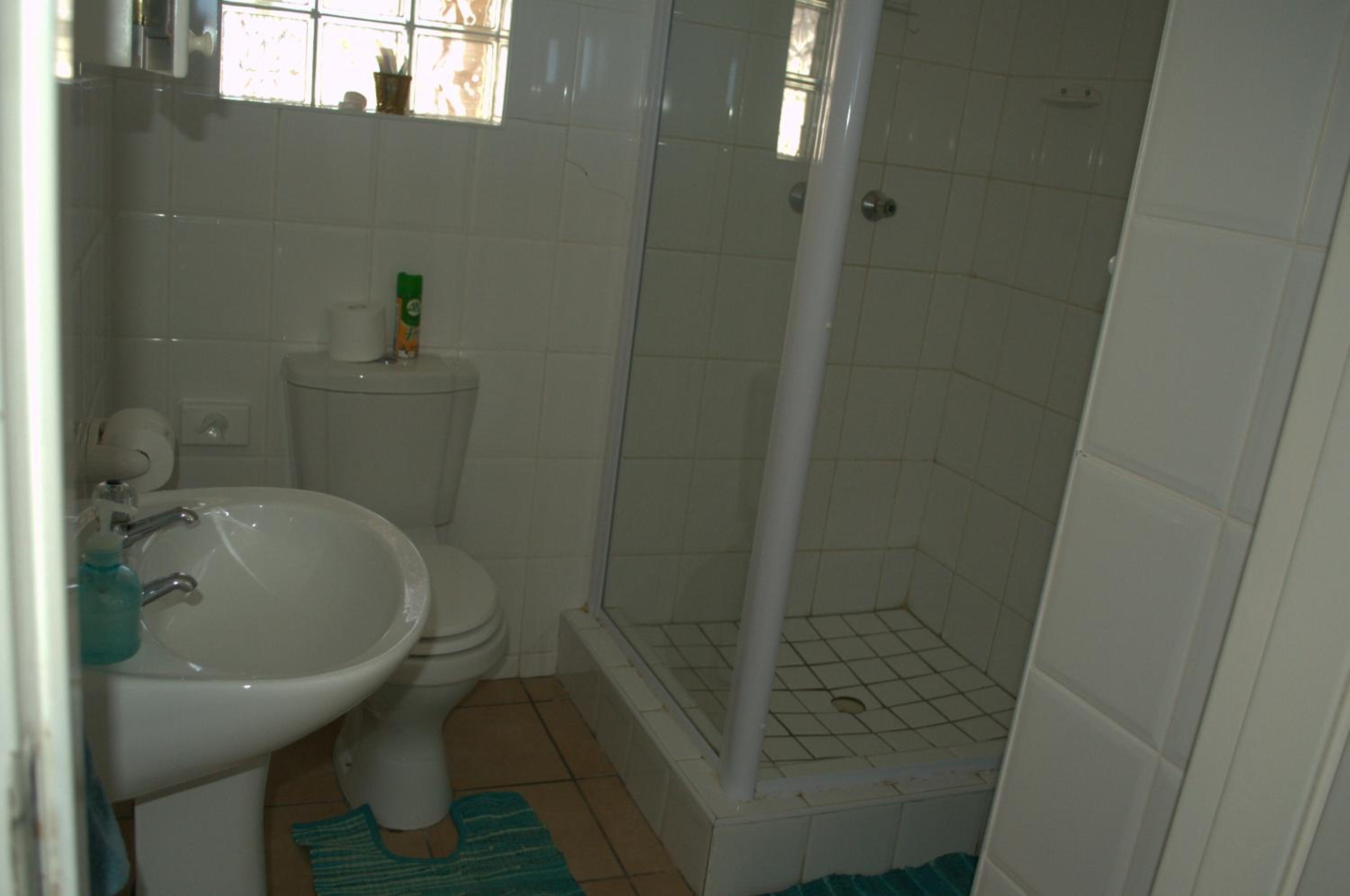 Standard Double Room - Photo 8