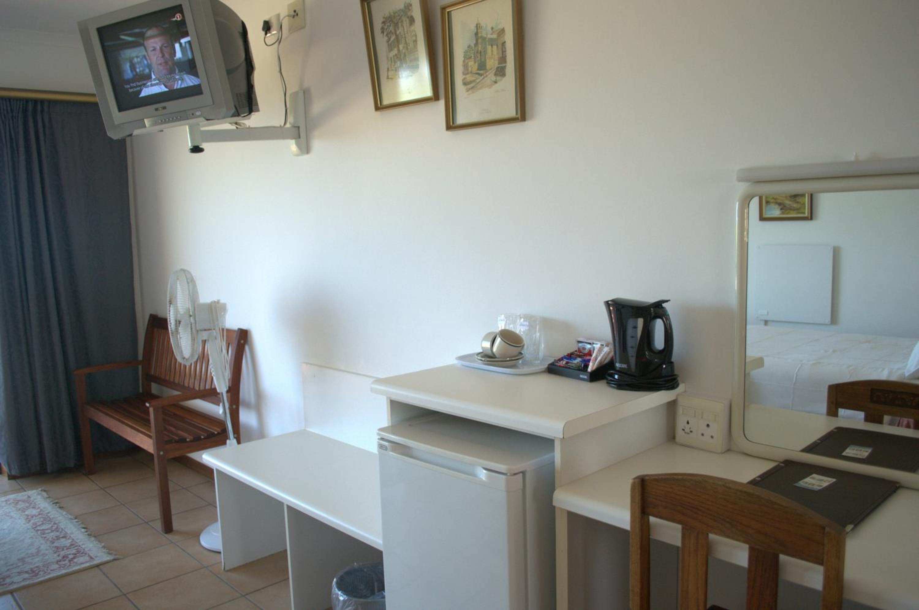 Standard Double Room - Photo 16