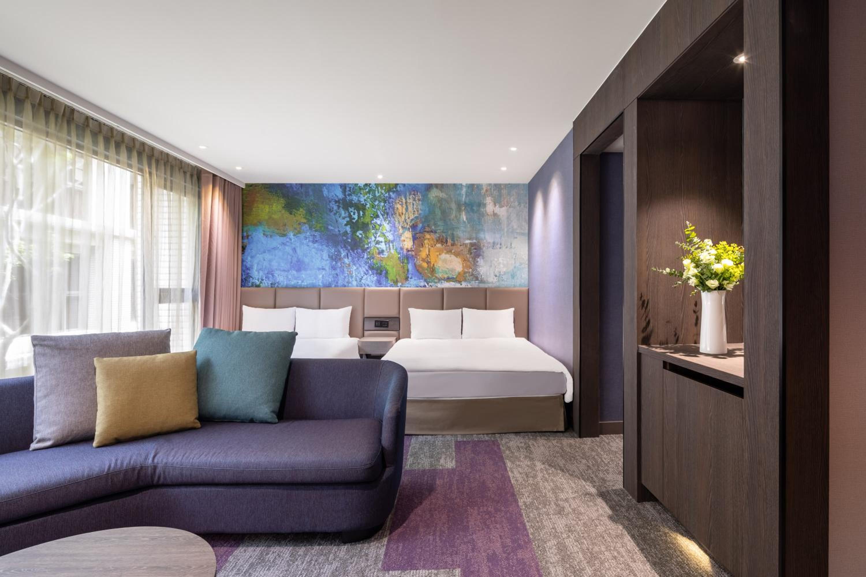 Deluxe Family Room