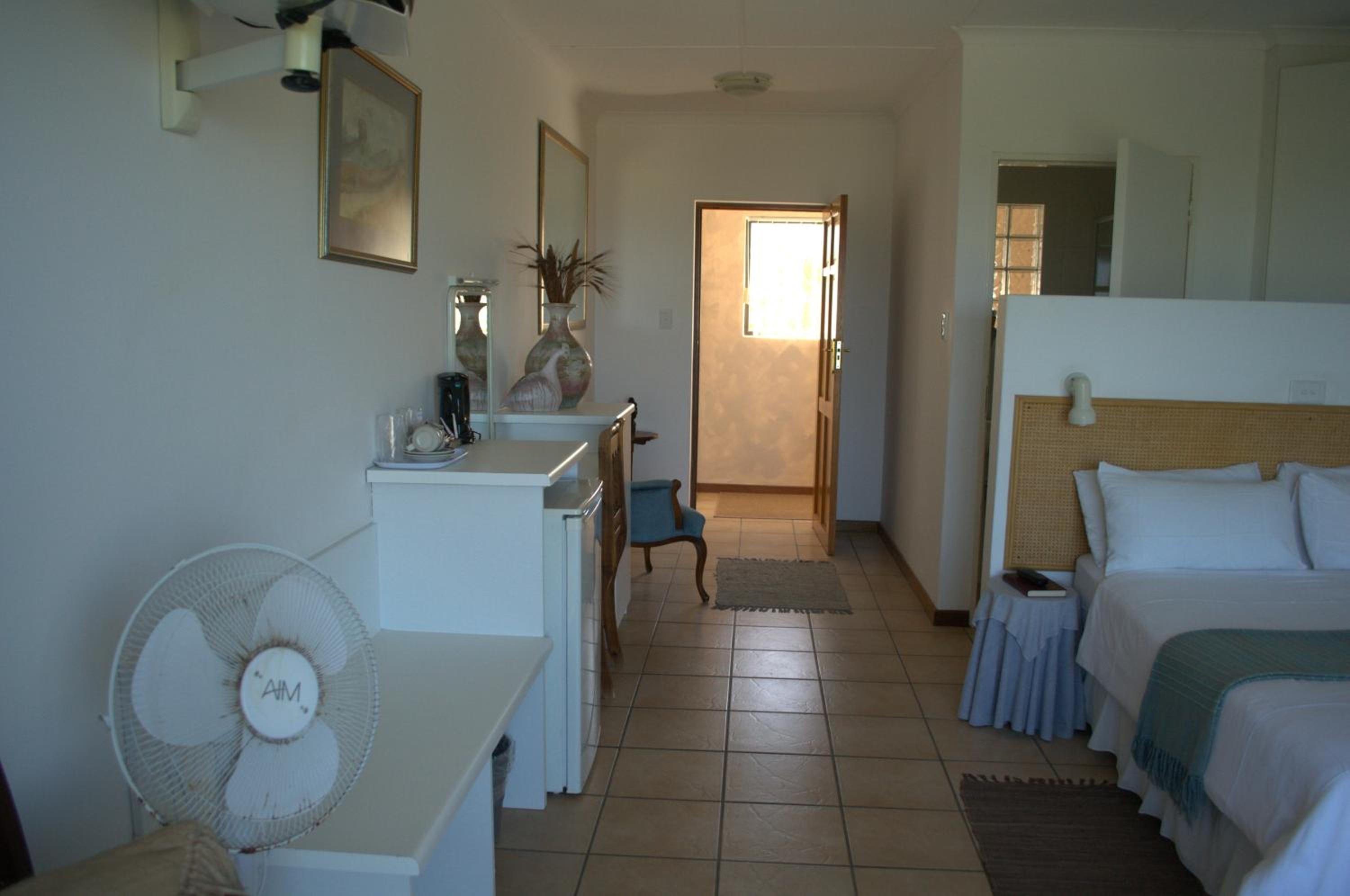 Standard Double Room - Photo 10
