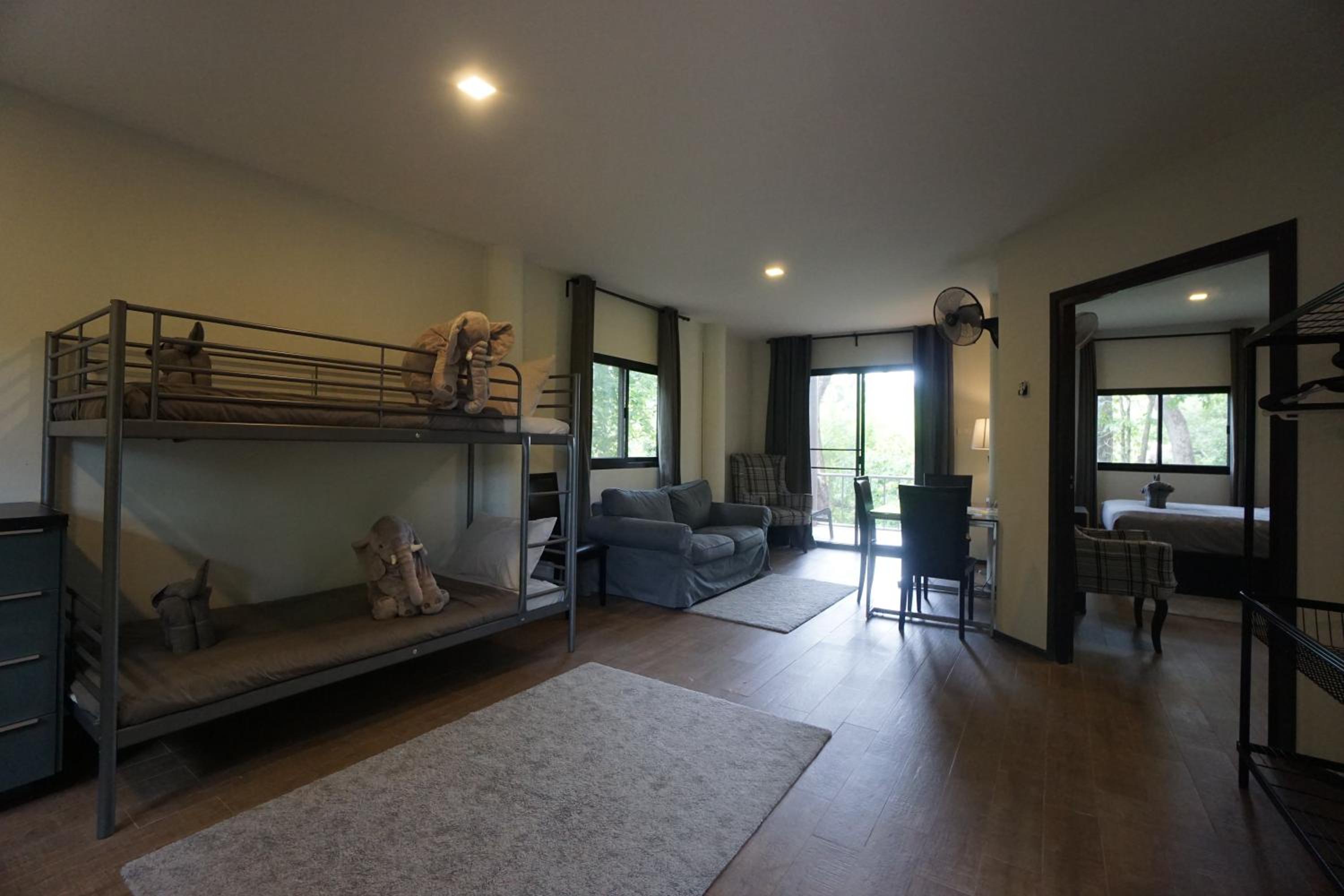 Family Room with Garden View - Photo 1
