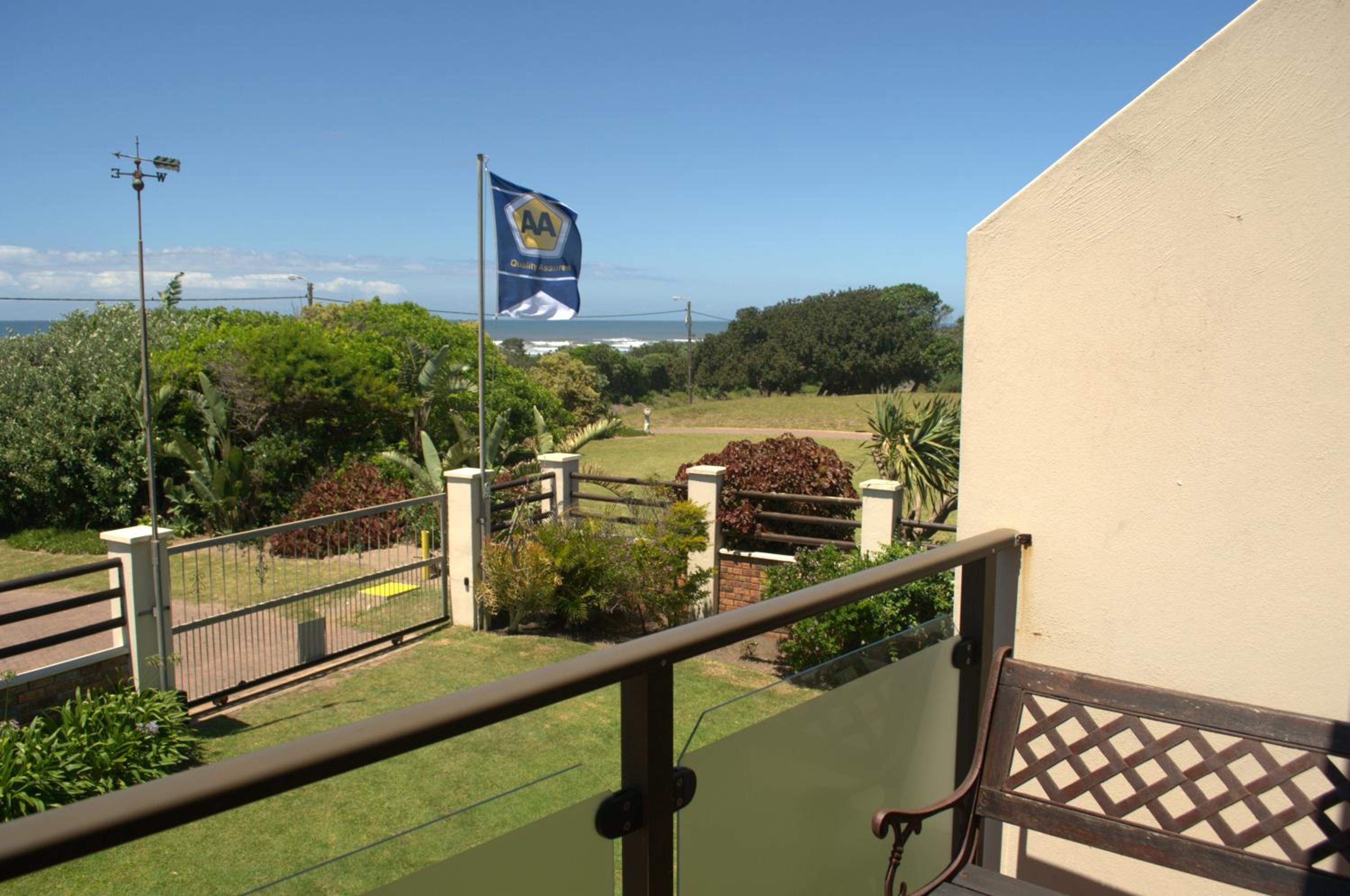Standard Double Room - Photo 11