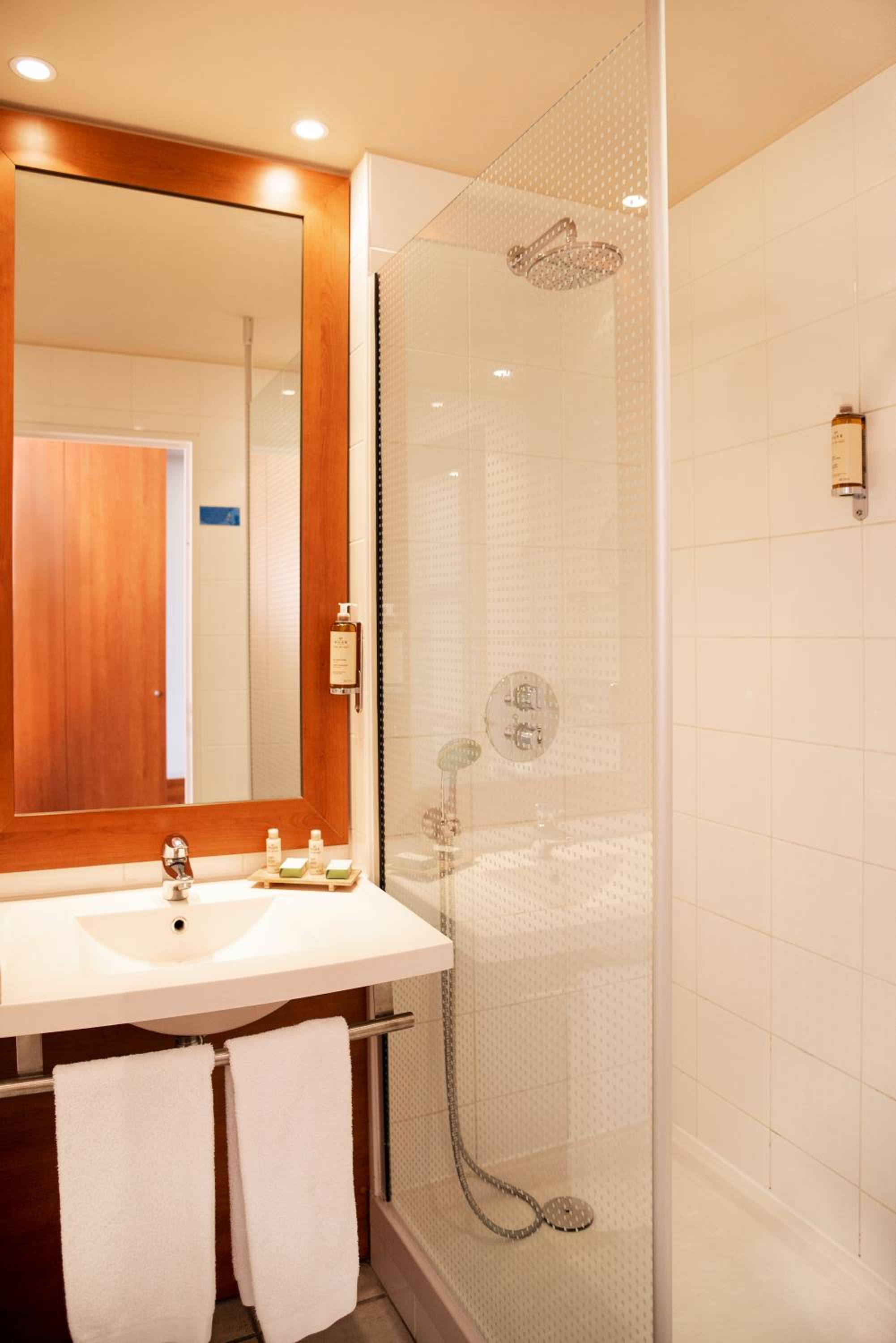 Comfort Twin Room - Non-Smoking photo 3