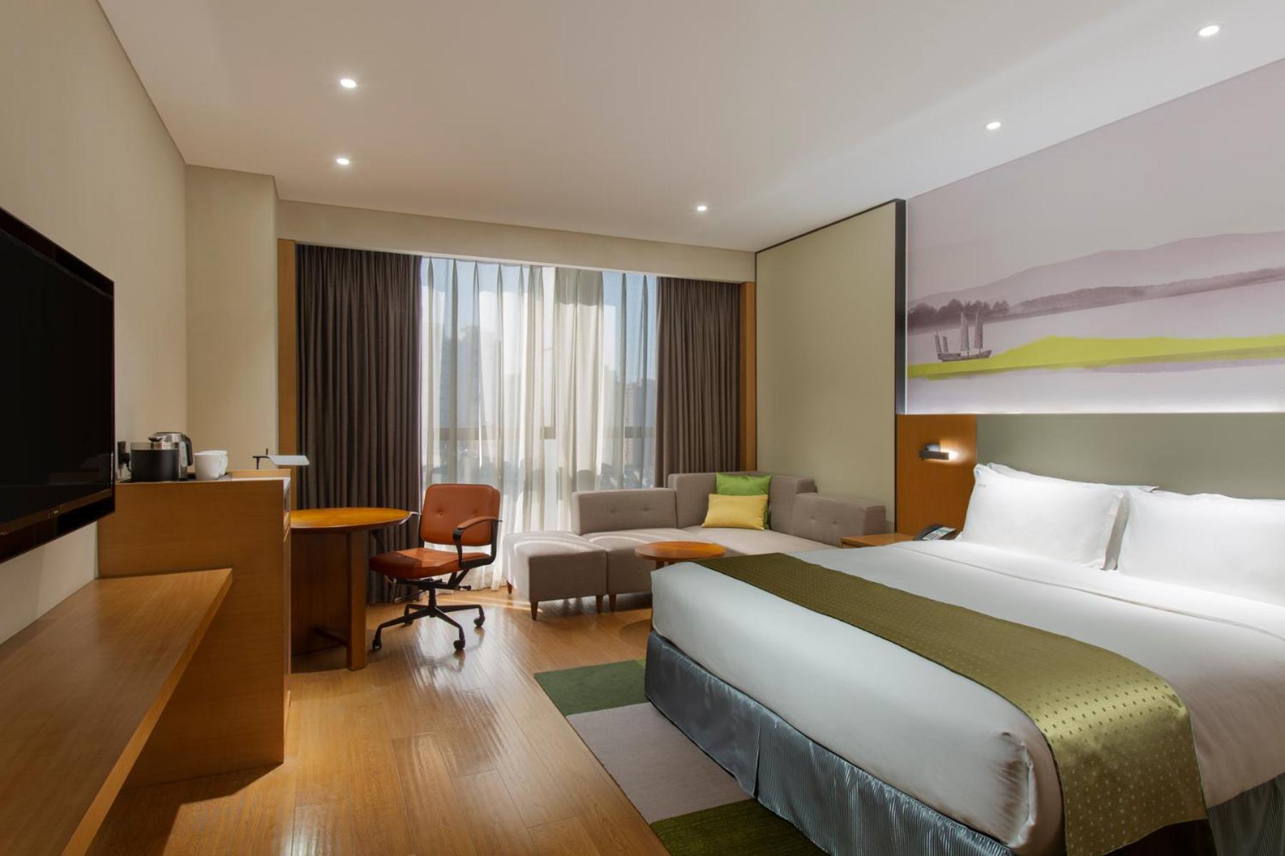 Standard King Room with City View - High Floor