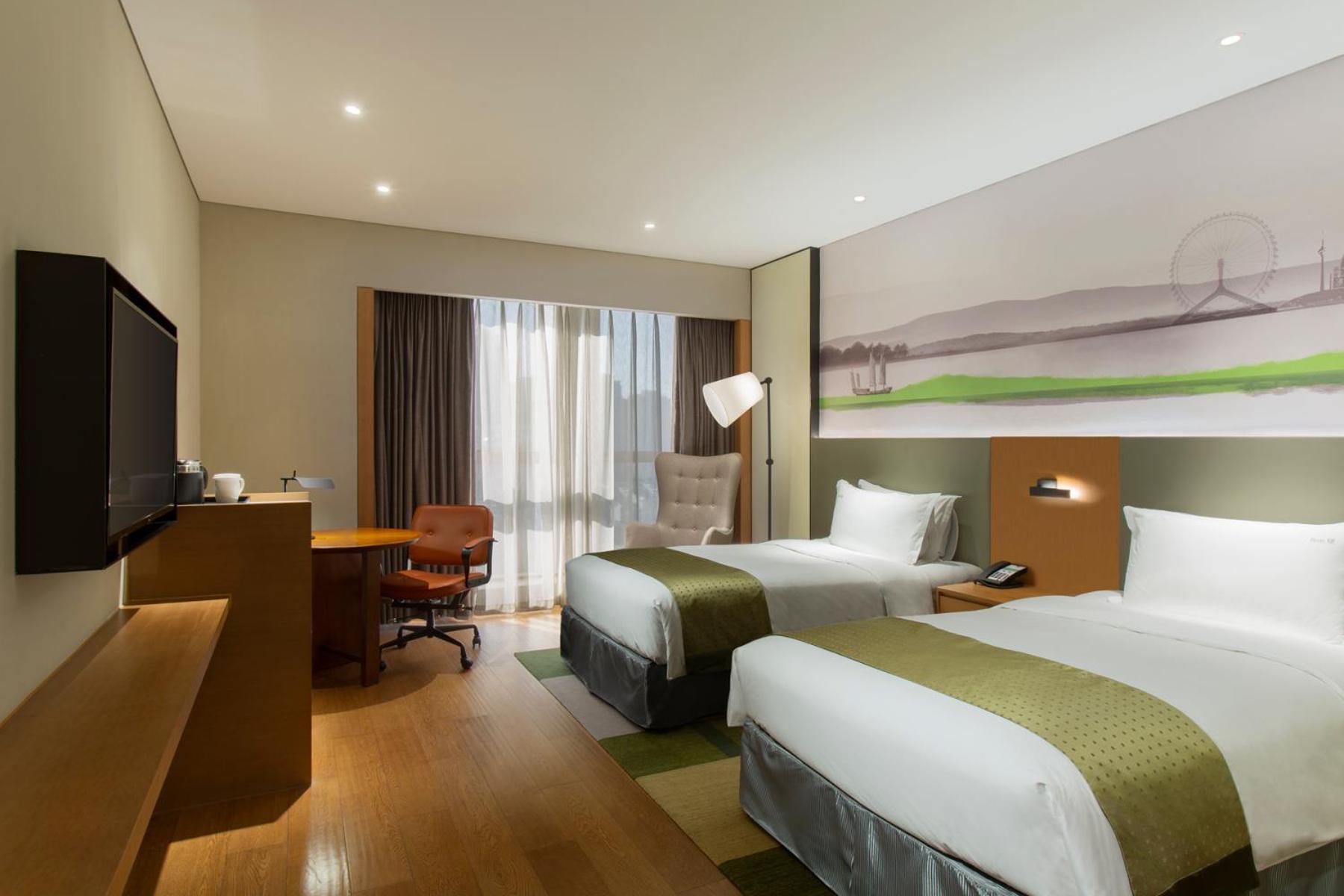 Standard Twin Room with City View
