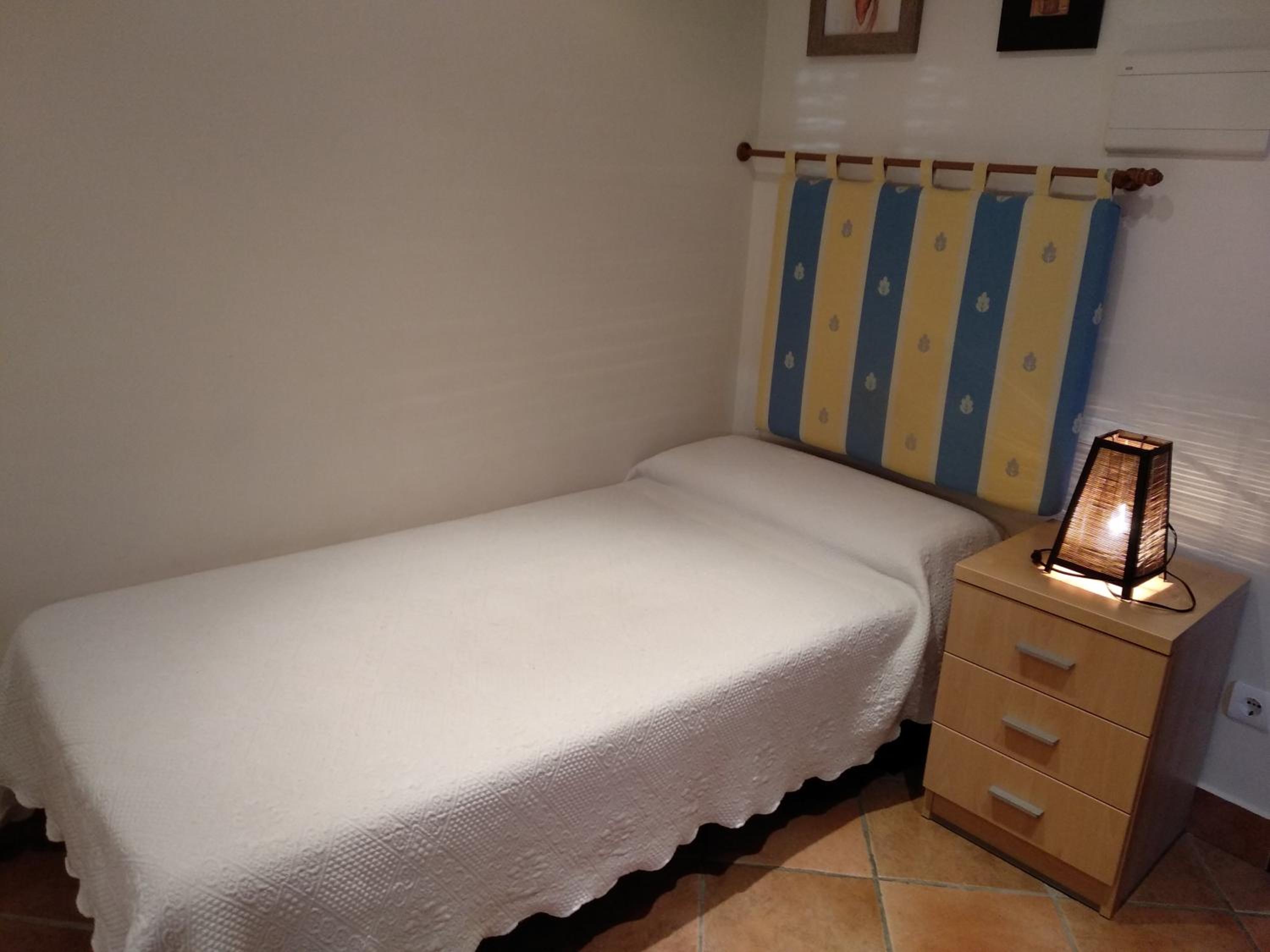 Single Room with Private Bathroom photo 2