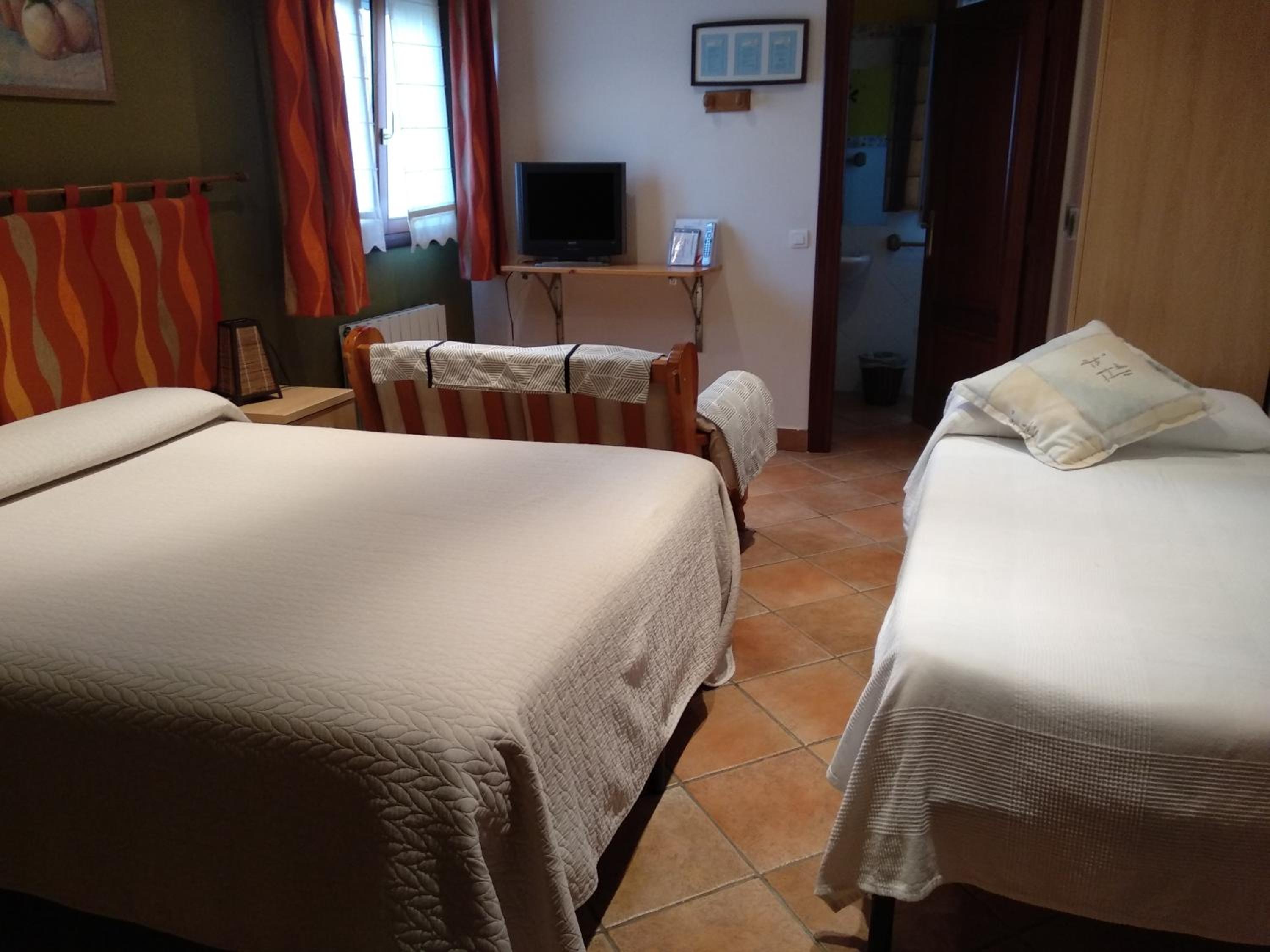 Habitación Triple con Baño Privado