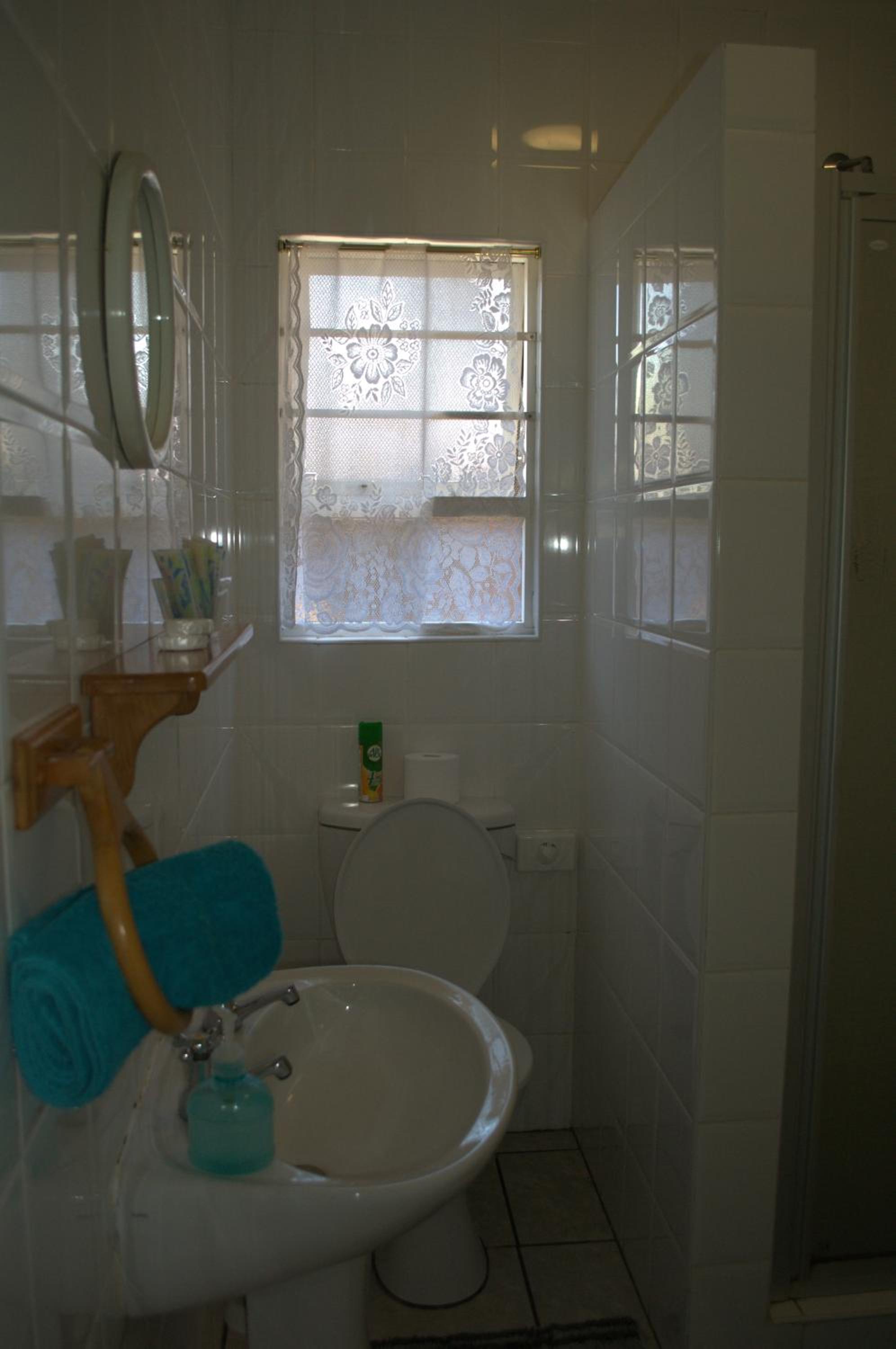 Standard Double Room - Photo 15