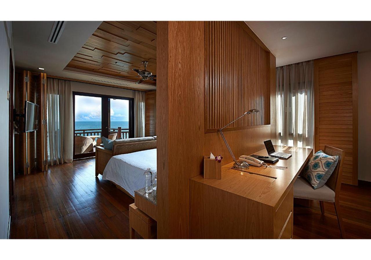 Premier Suite on Water - Photo 3