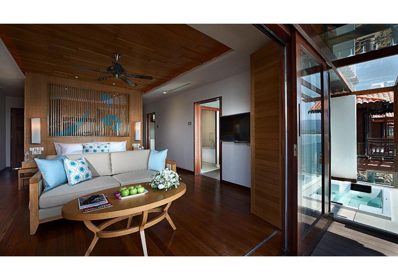 Premier Suite on Water - Photo 4
